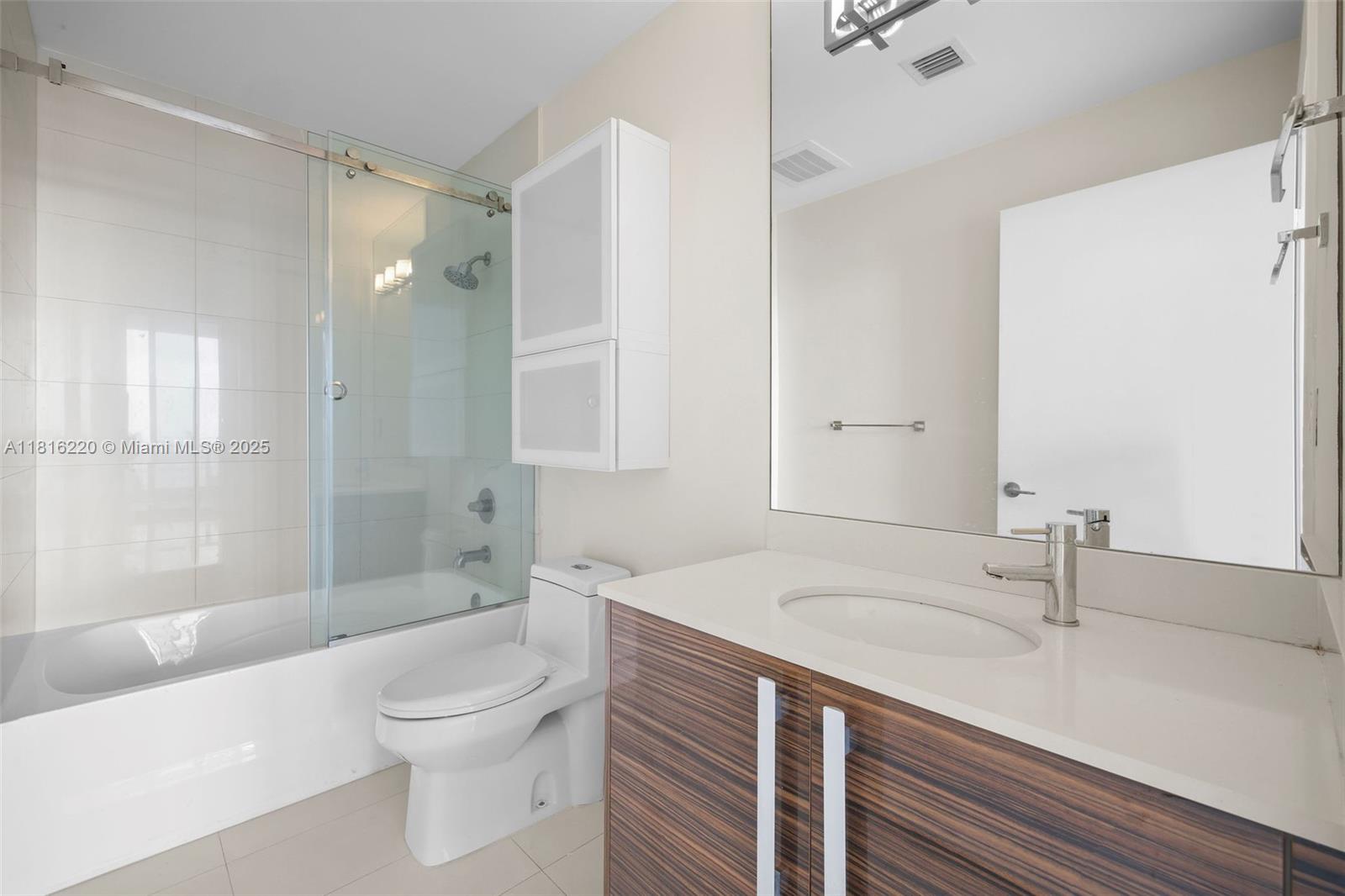 PARAMOUNT BAY CONDO - Residential Lease