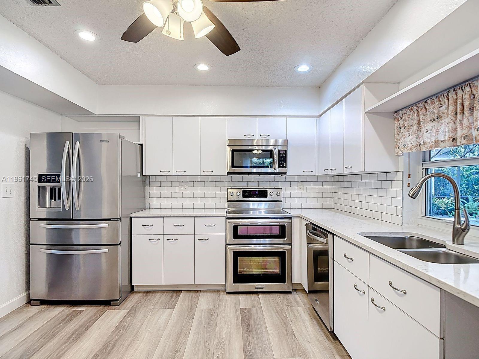 DELPHI VILLAS - Residential