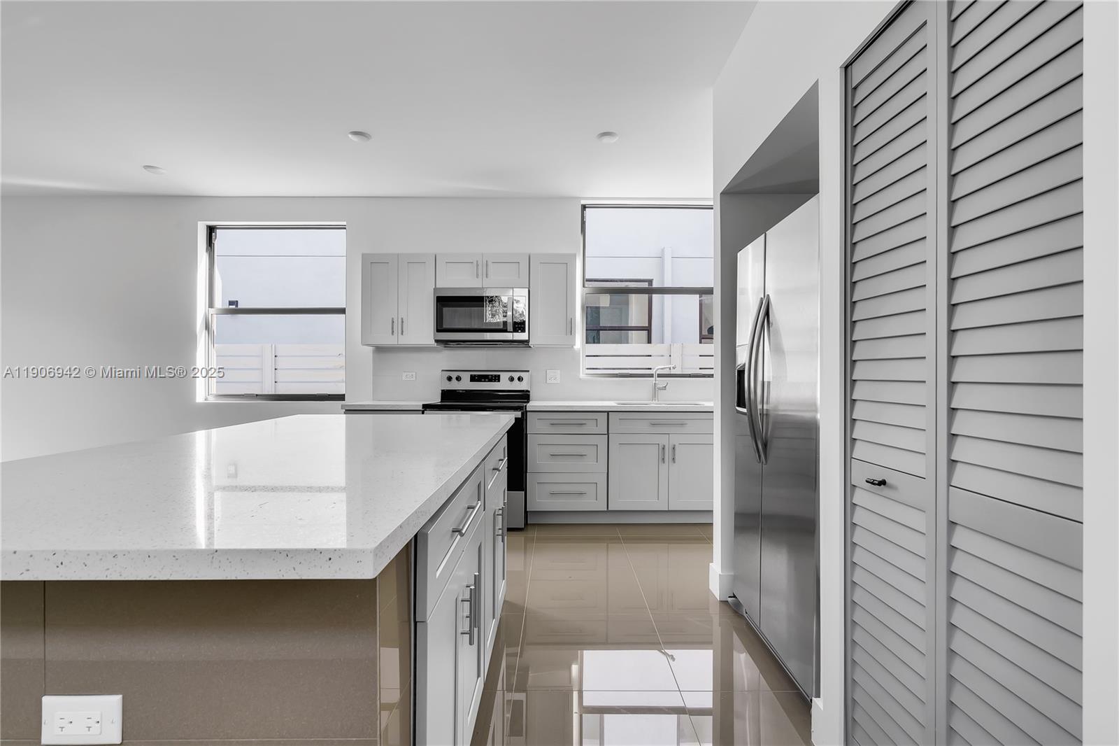 12TH ST MANORS SEC 3 - Residential