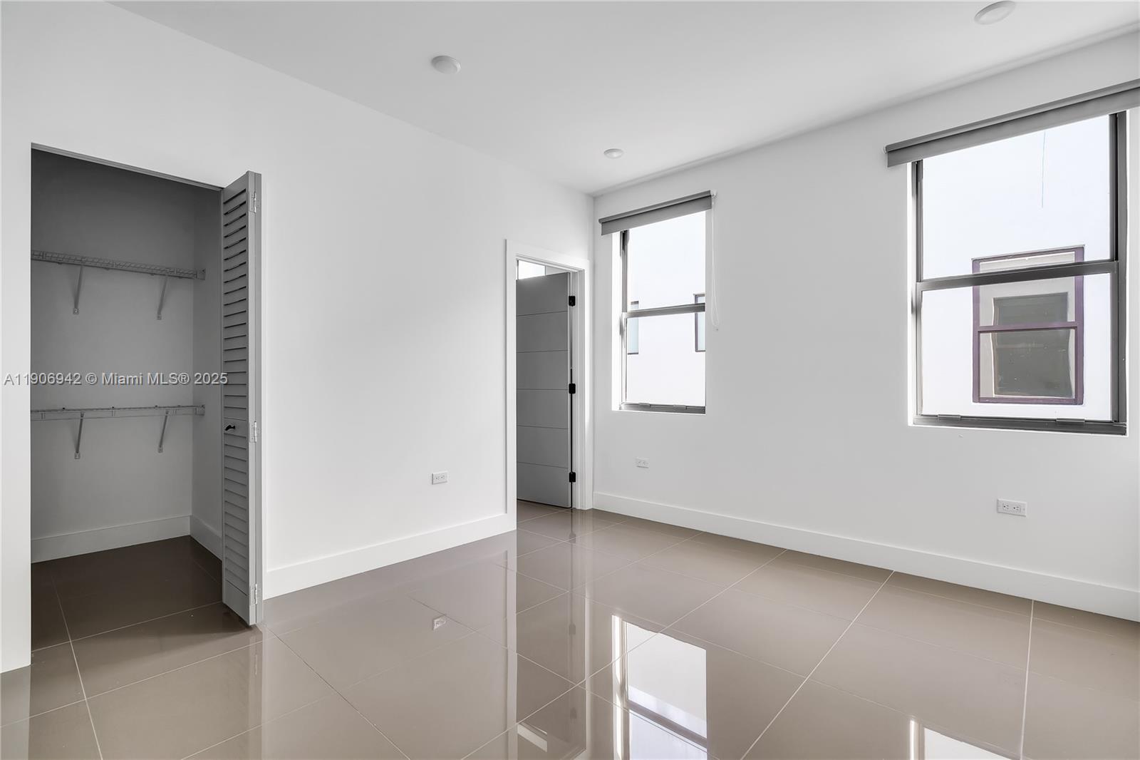 12TH ST MANORS SEC 3 - Residential