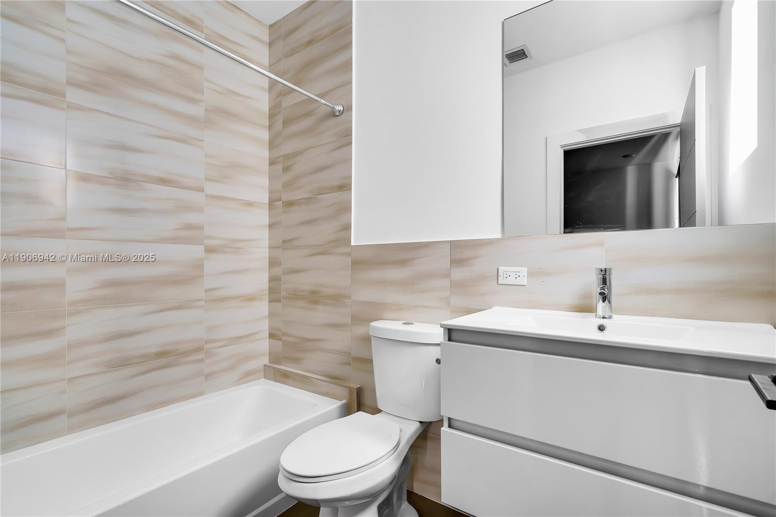 12TH ST MANORS SEC 3 - Residential