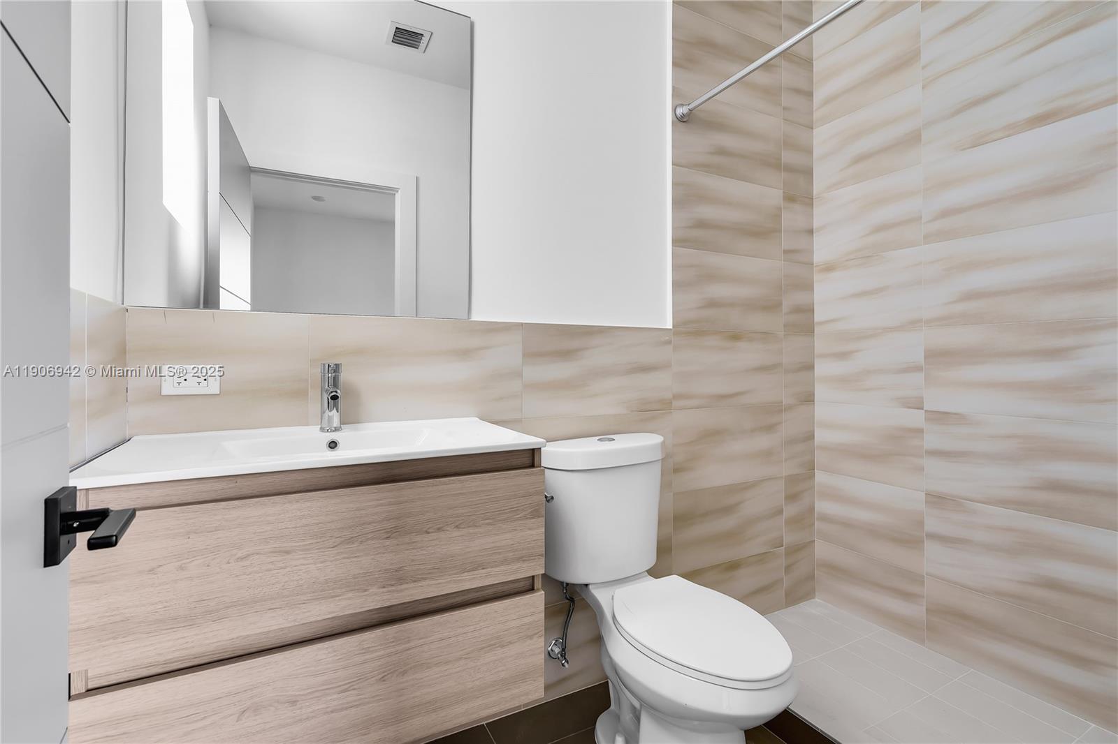 12TH ST MANORS SEC 3 - Residential