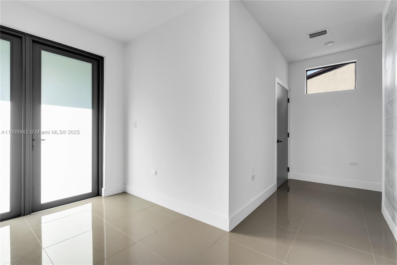 12TH ST MANORS SEC 3 - Residential