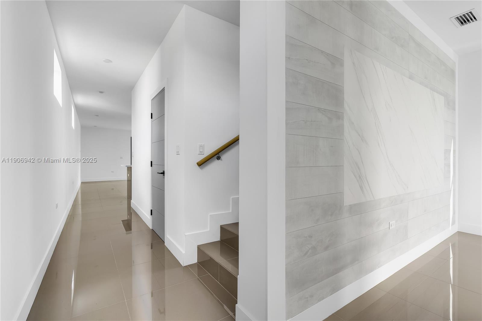 12TH ST MANORS SEC 3 - Residential