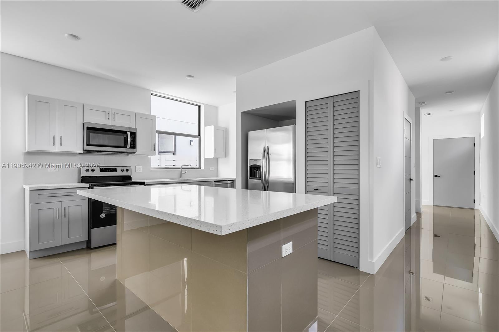 12TH ST MANORS SEC 3 - Residential