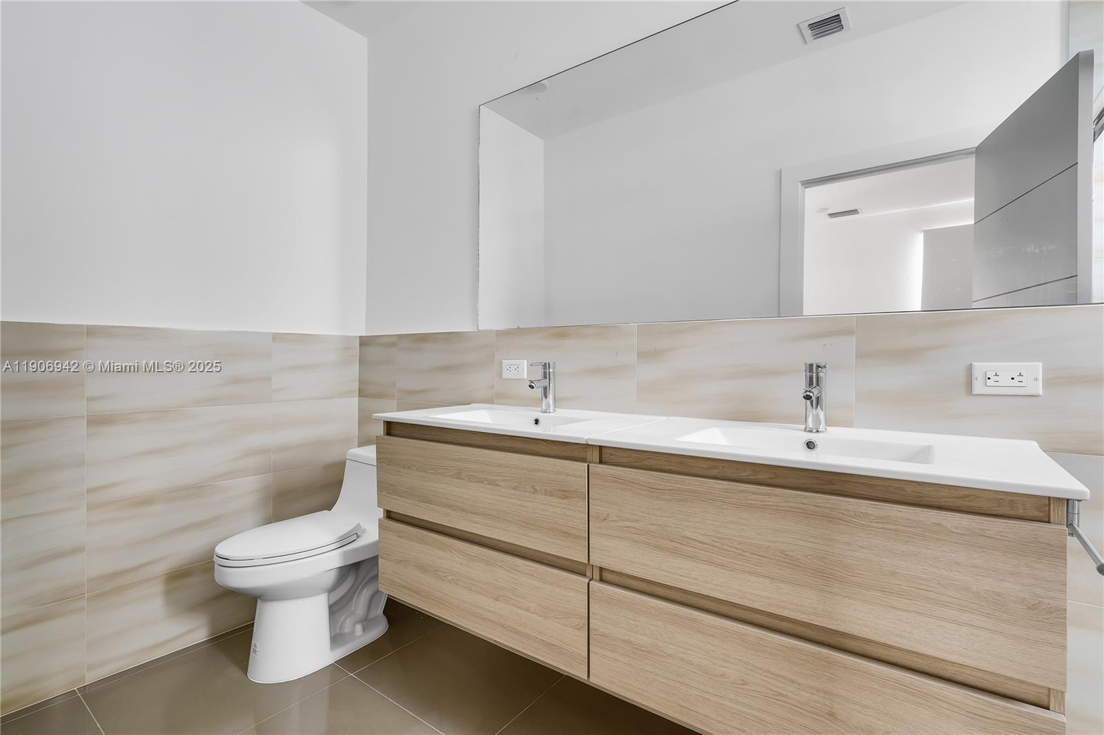 12TH ST MANORS SEC 3 - Residential