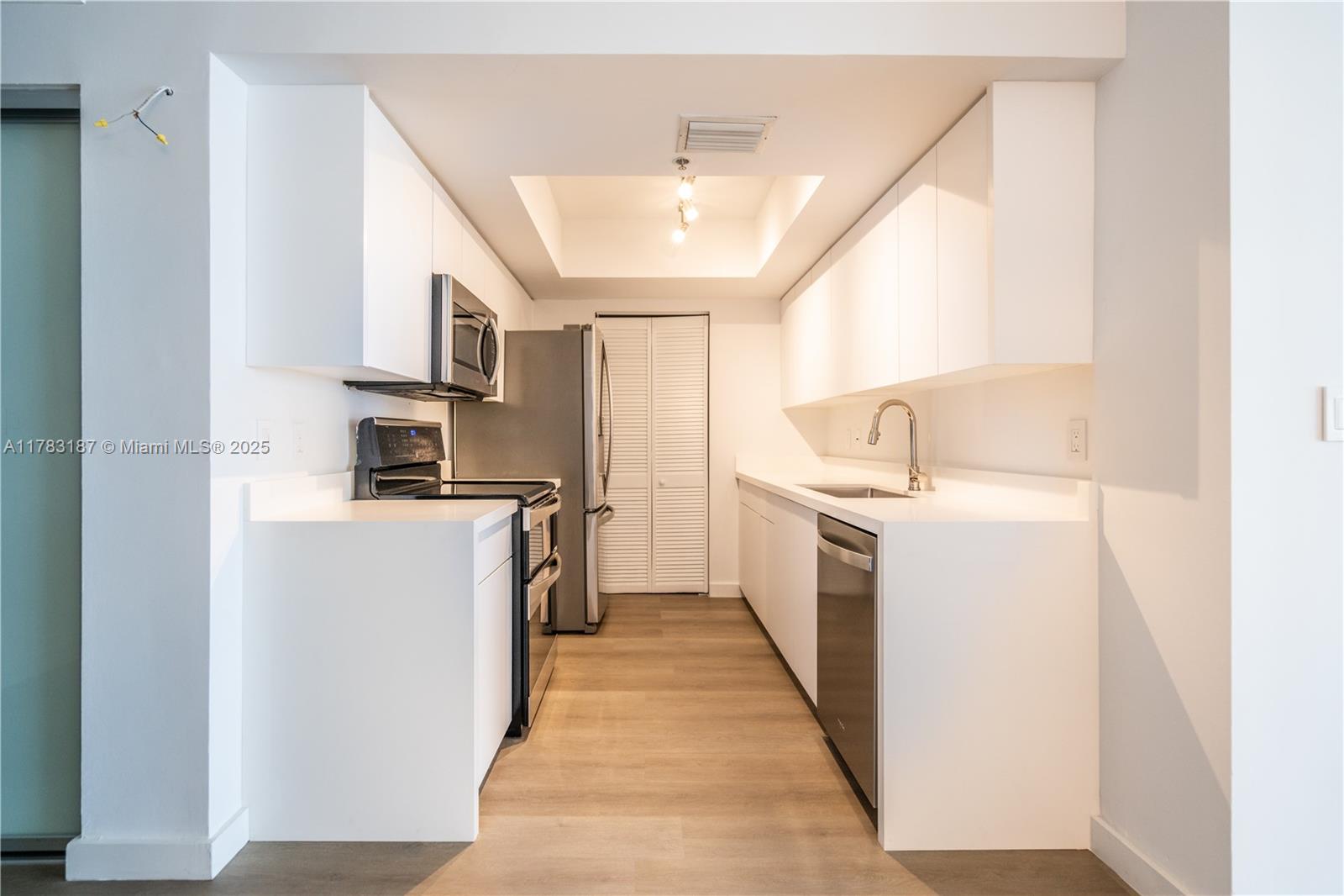 YACHT CLUB AT PORTOFINO C - Residential Lease