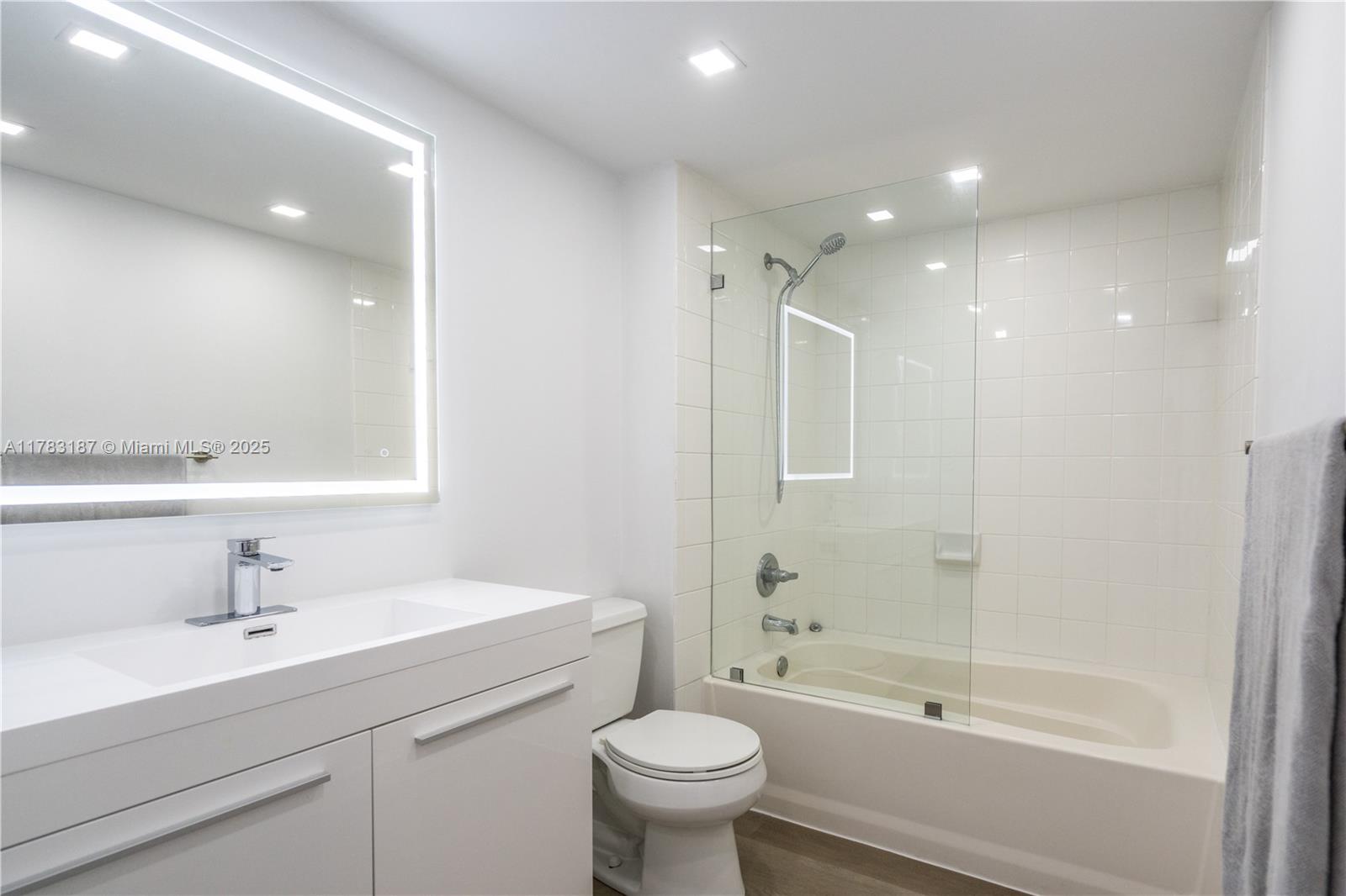 YACHT CLUB AT PORTOFINO C - Residential Lease