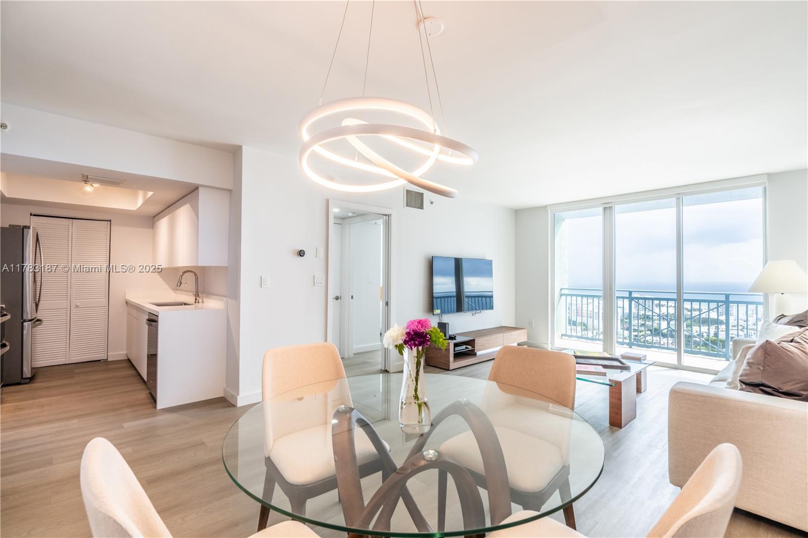 Rental Property at 90 Alton Rd 2807, Miami Beach, Miami-Dade County, Florida - Bedrooms: 1 
Bathrooms: 1  - $5,250 MO.