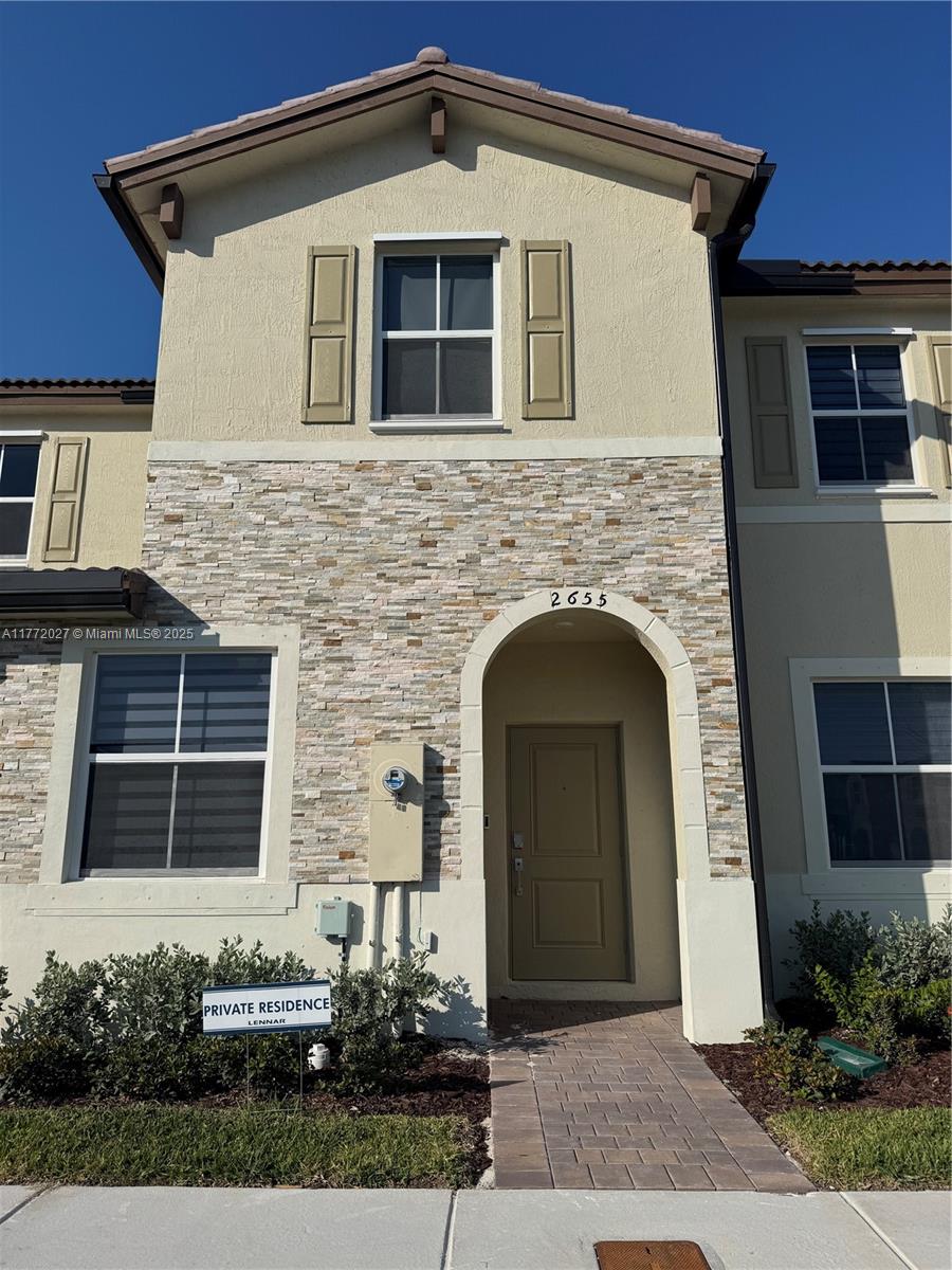 Rental Property at 2655 Se 28 Drive 2655, Homestead, Miami-Dade County, Florida - Bedrooms: 3 
Bathrooms: 3  - $2,500 MO.