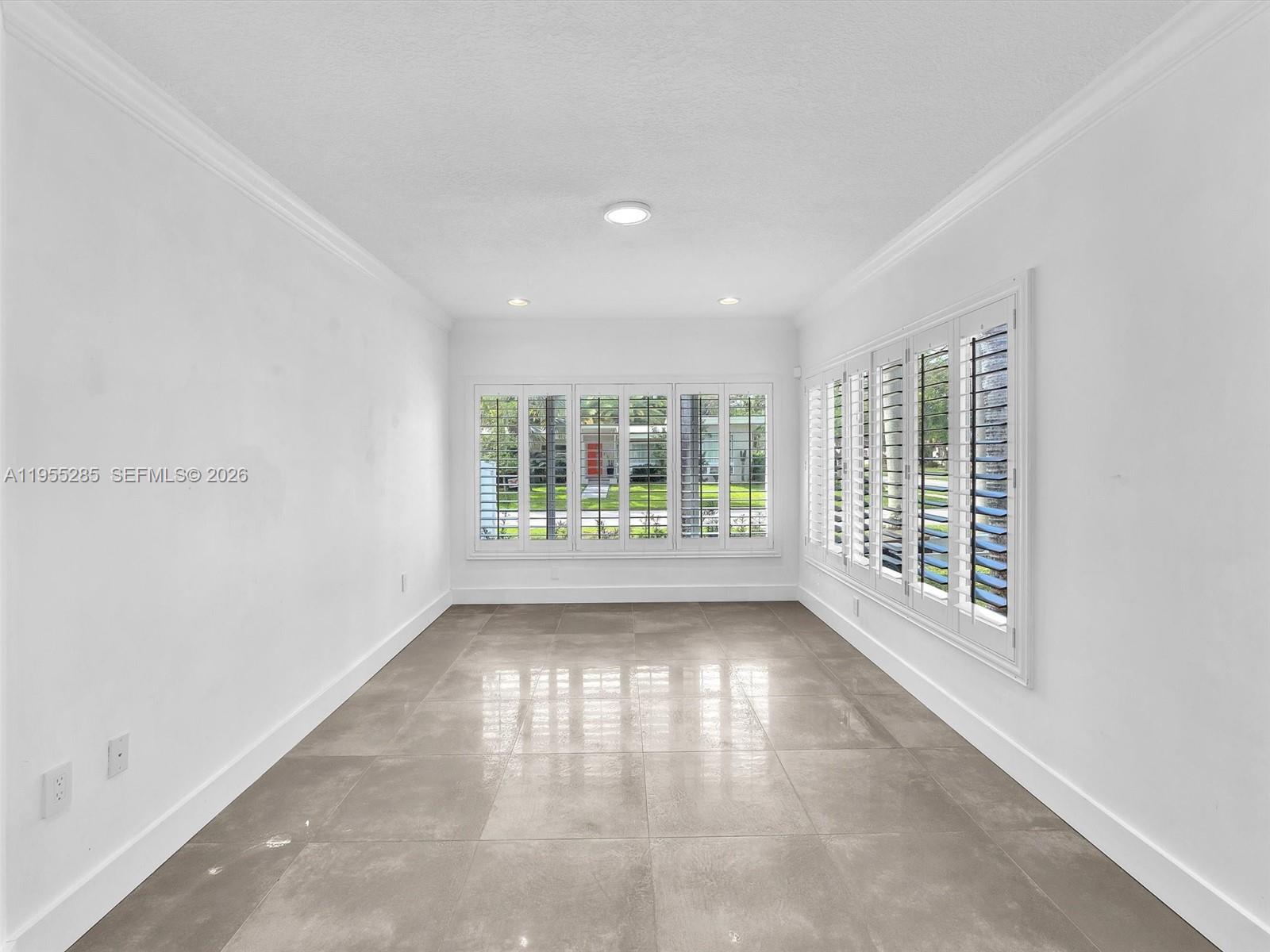 HOLLYWOOD LAKES SECTION - Residential