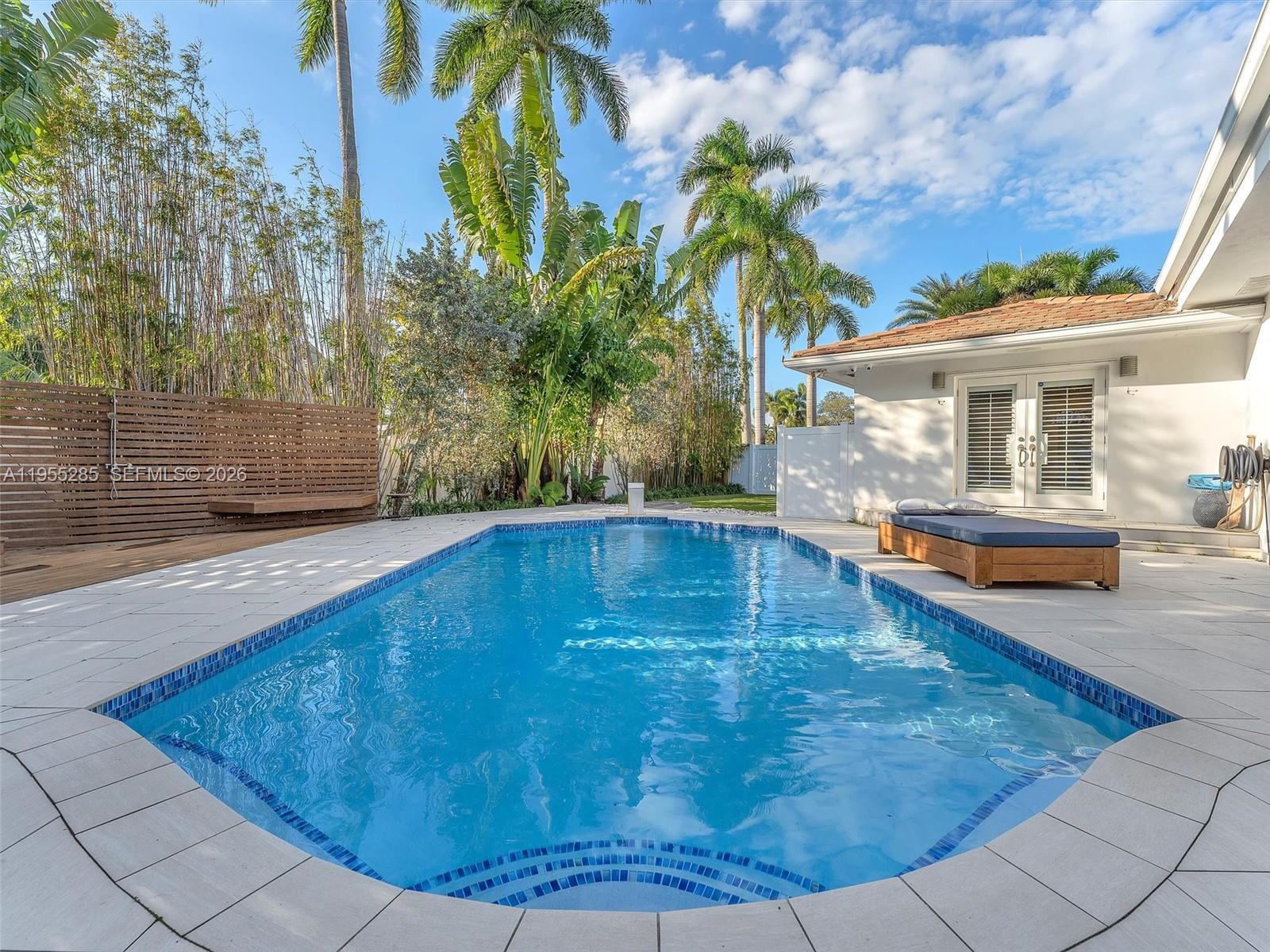 HOLLYWOOD LAKES SECTION - Residential