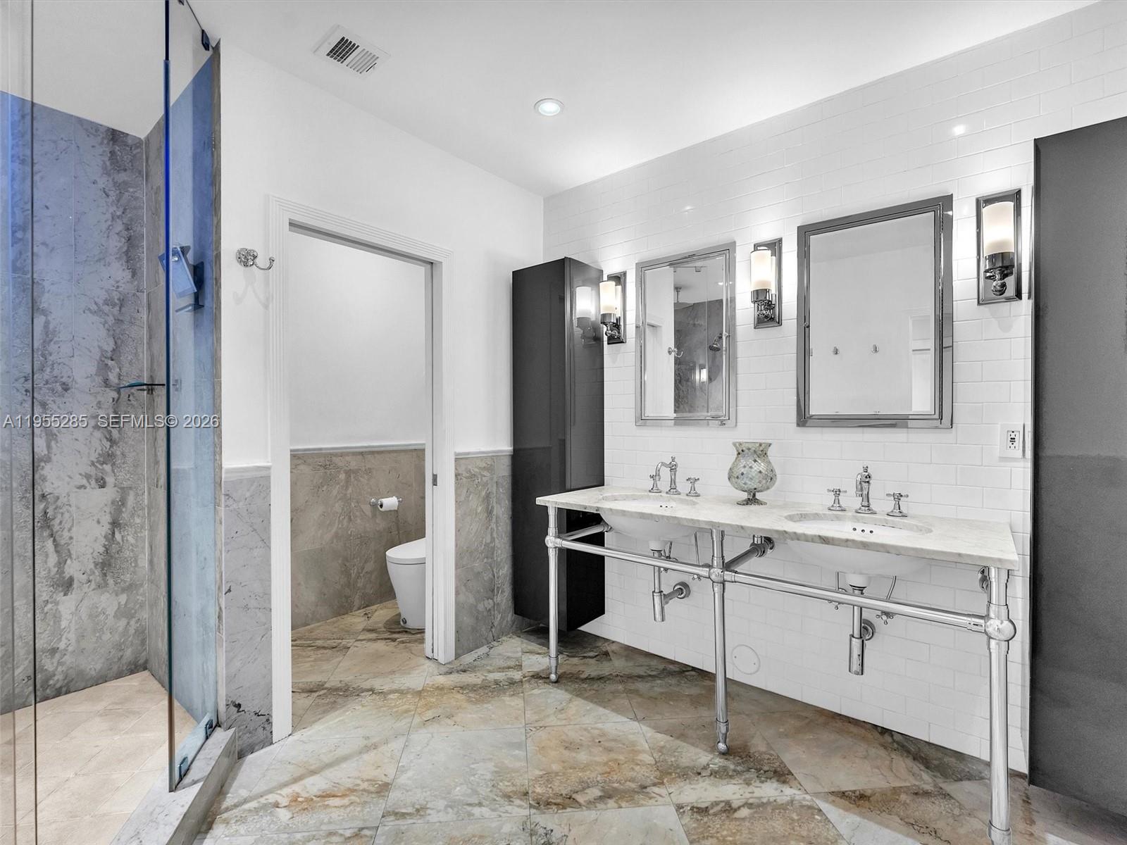 HOLLYWOOD LAKES SECTION - Residential