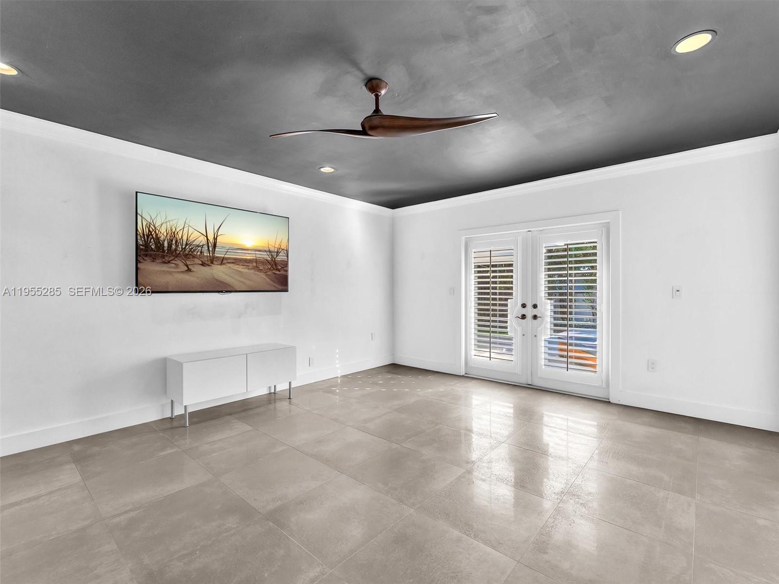 HOLLYWOOD LAKES SECTION - Residential