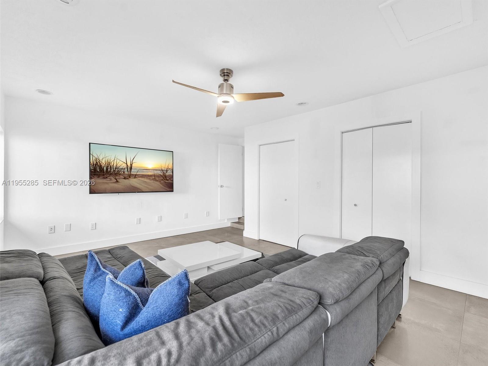 HOLLYWOOD LAKES SECTION - Residential