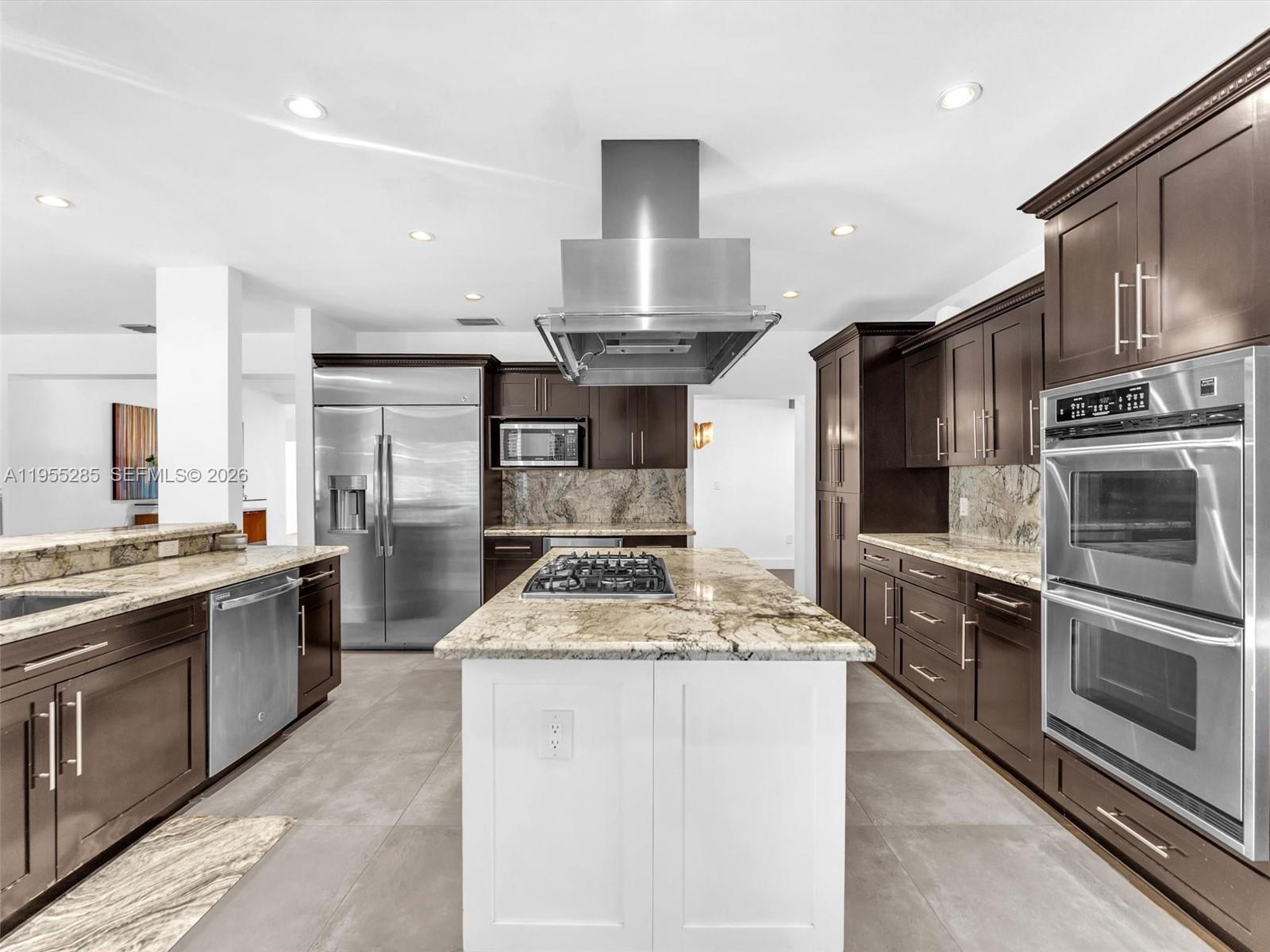 HOLLYWOOD LAKES SECTION - Residential