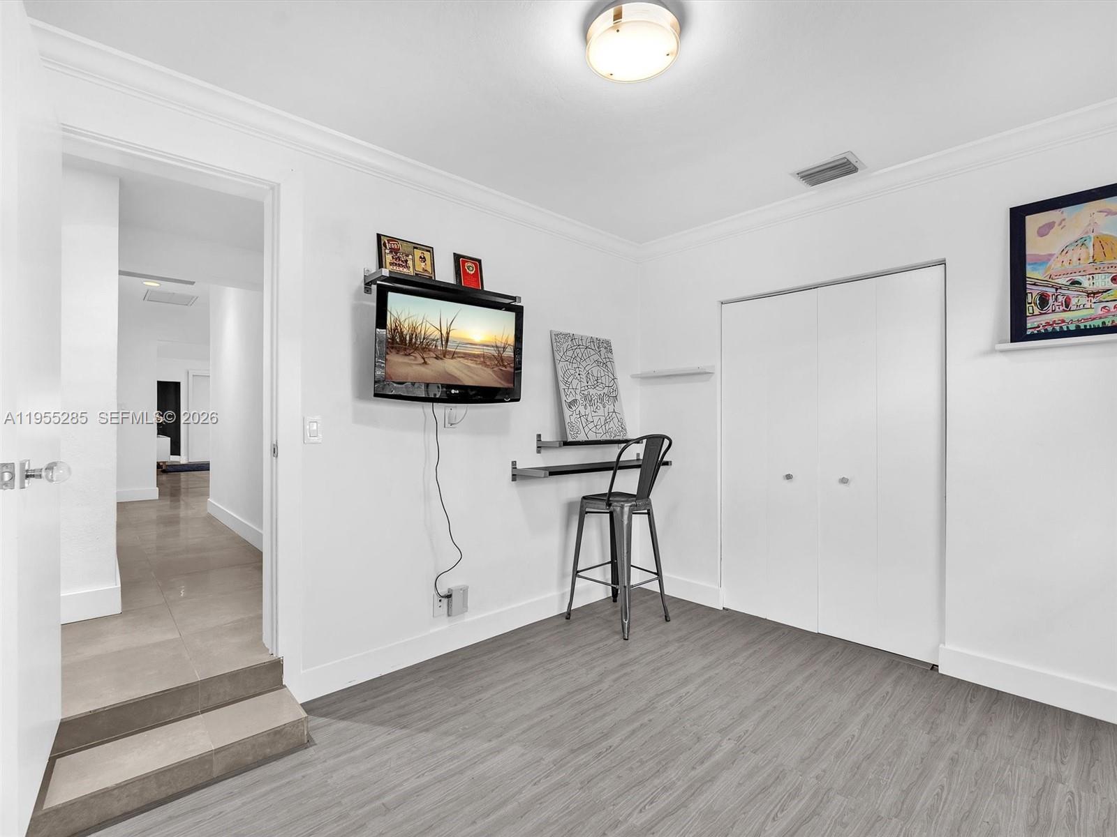 HOLLYWOOD LAKES SECTION - Residential