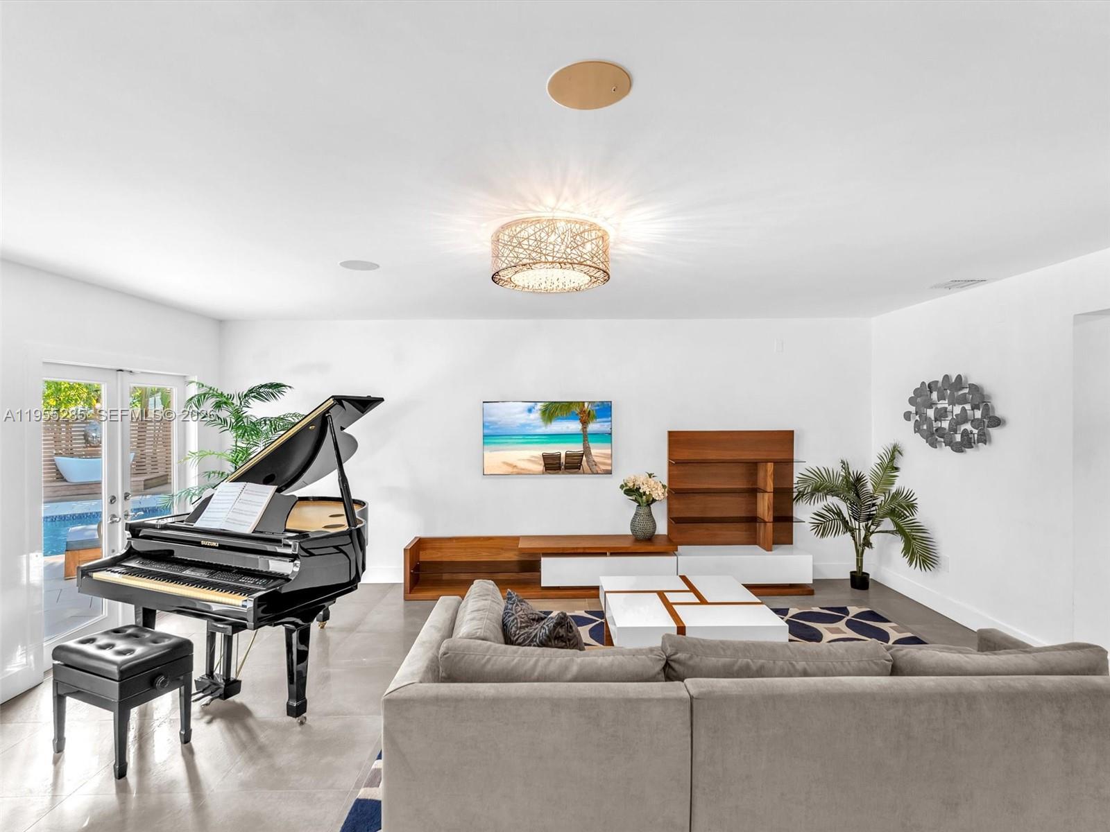 HOLLYWOOD LAKES SECTION - Residential