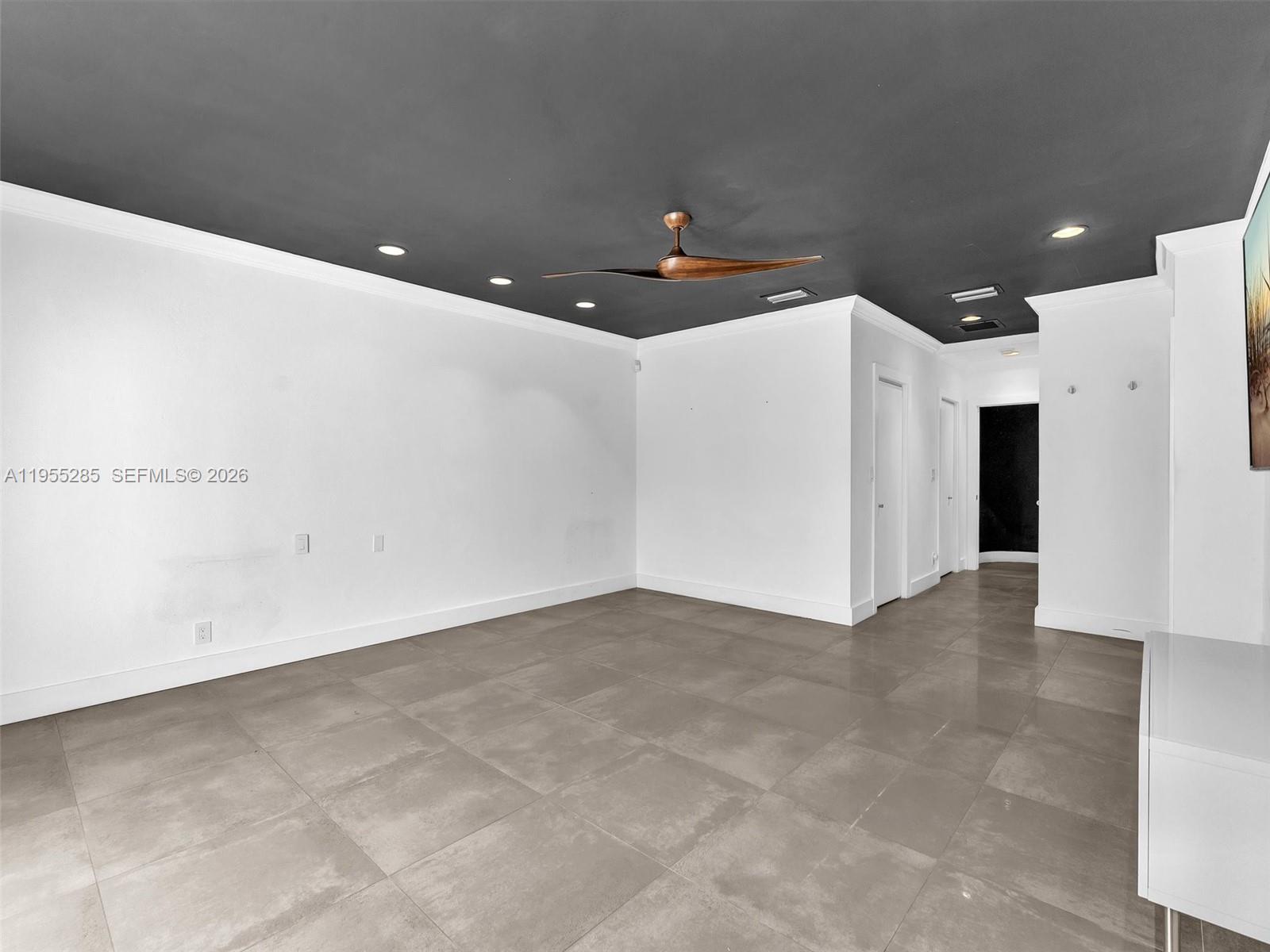 HOLLYWOOD LAKES SECTION - Residential