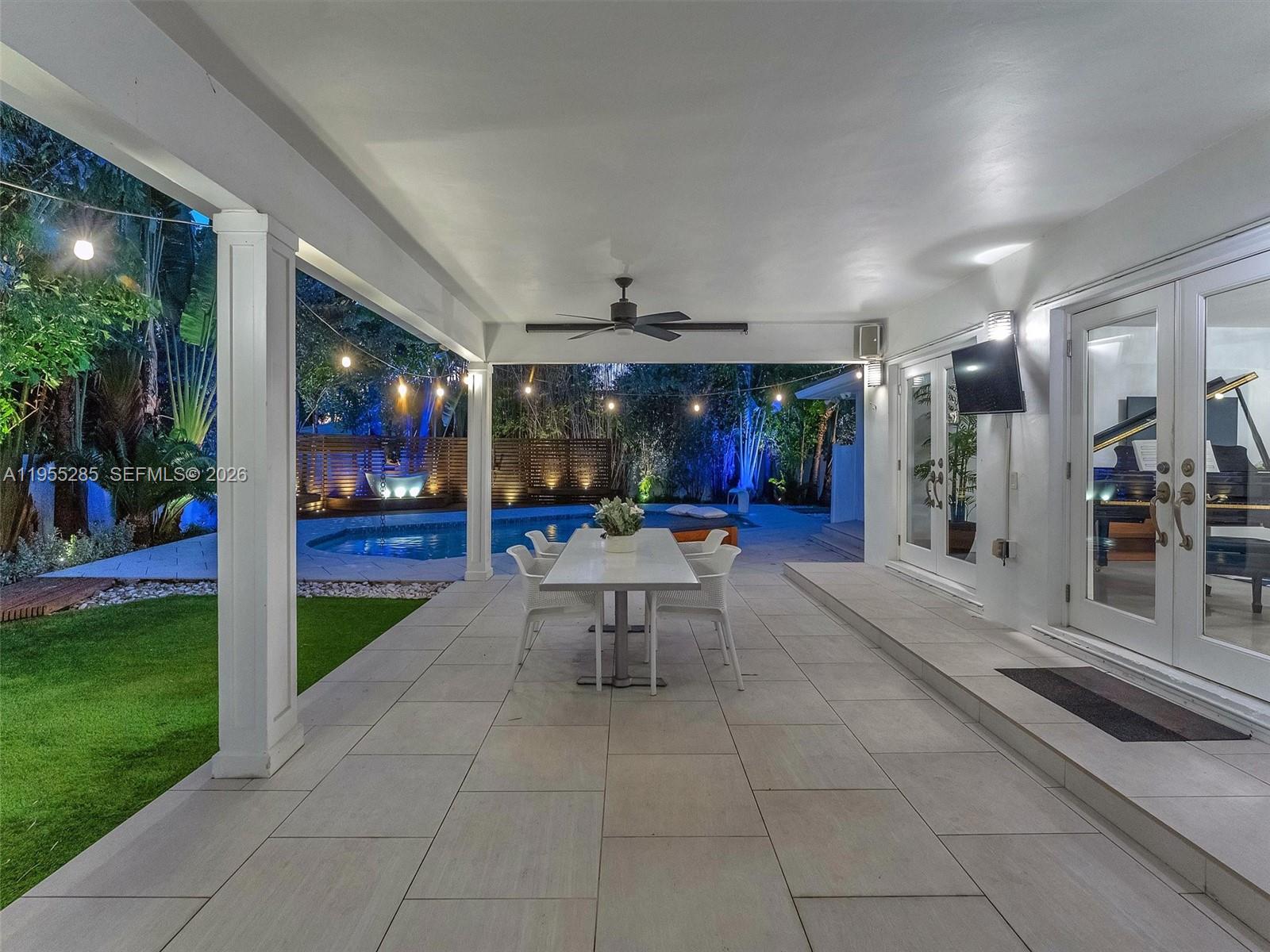 HOLLYWOOD LAKES SECTION - Residential