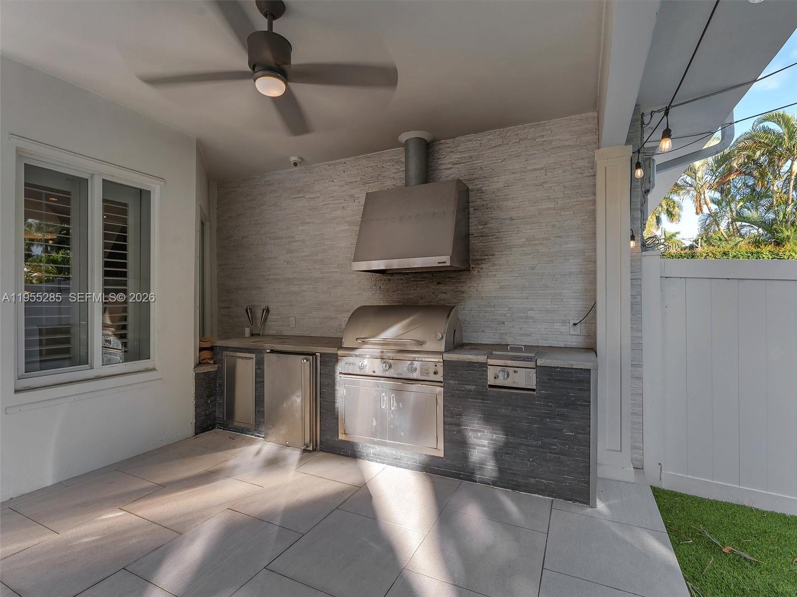 HOLLYWOOD LAKES SECTION - Residential