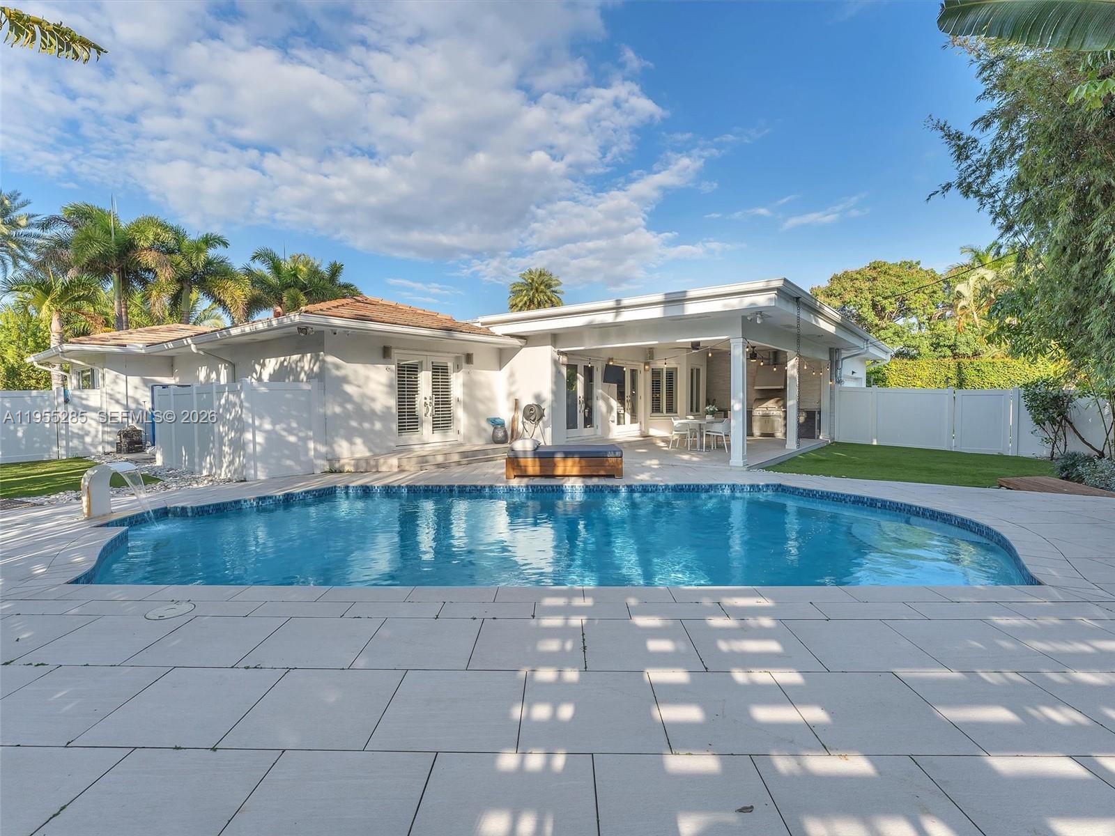 HOLLYWOOD LAKES SECTION - Residential