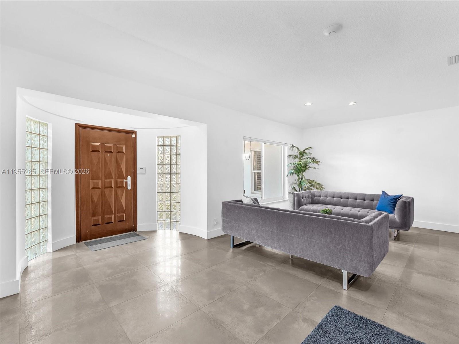 HOLLYWOOD LAKES SECTION - Residential