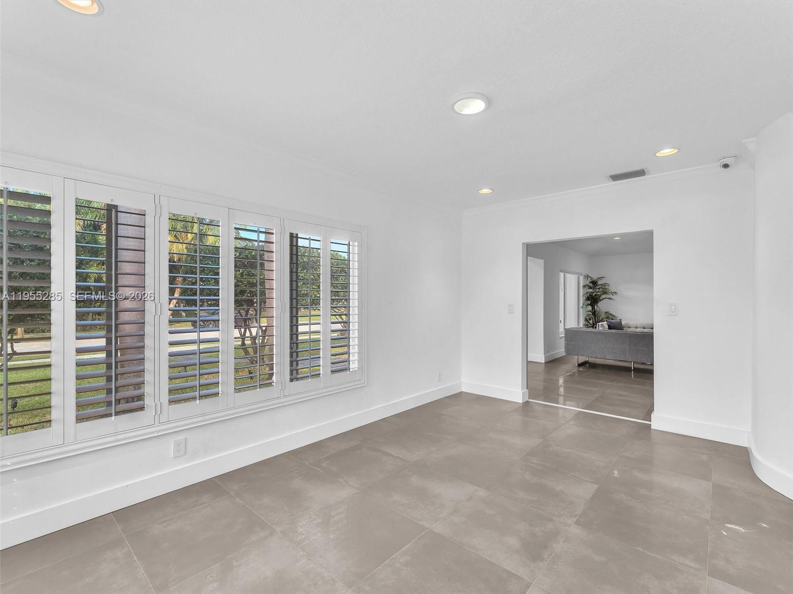 HOLLYWOOD LAKES SECTION - Residential