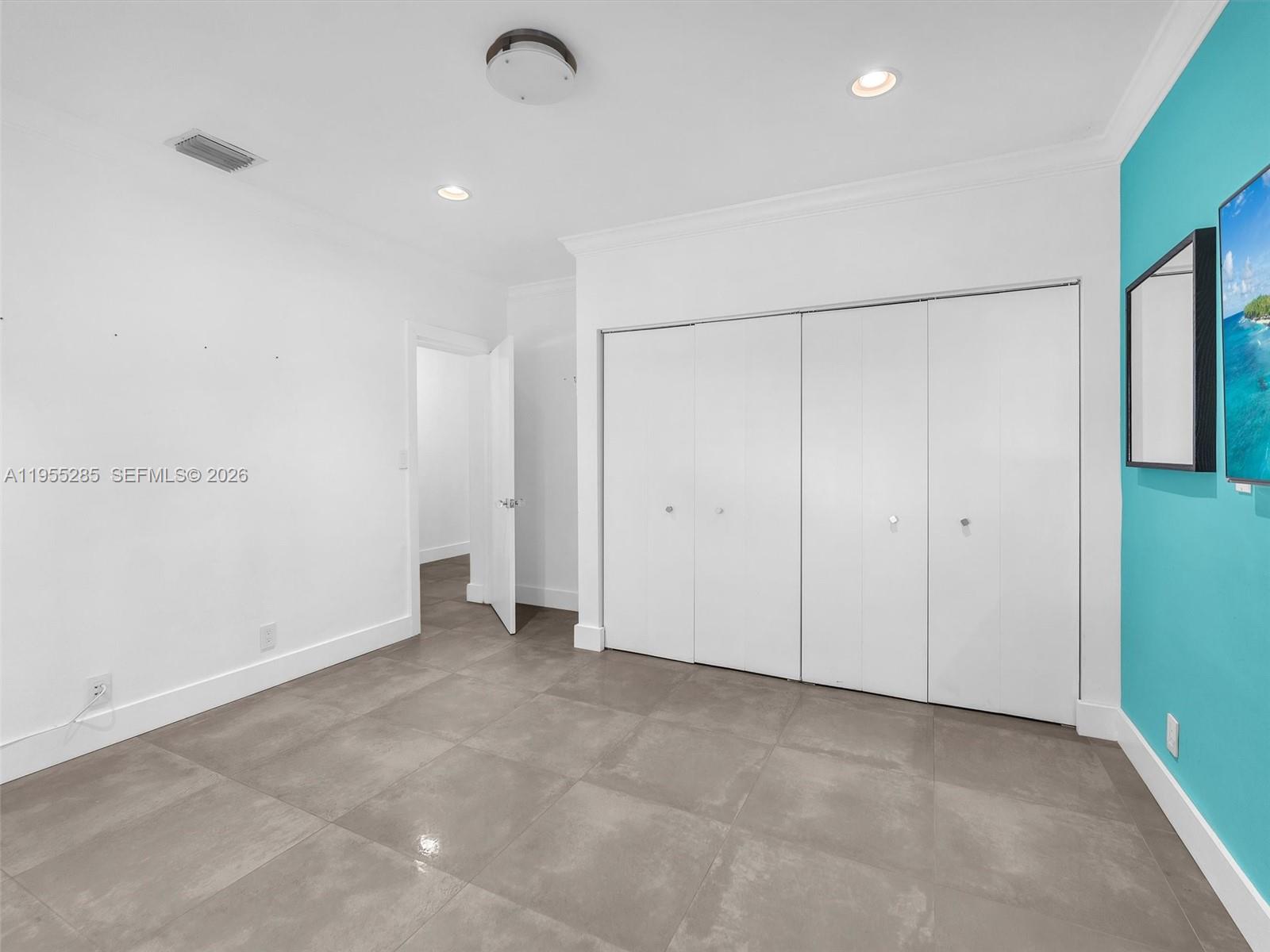 HOLLYWOOD LAKES SECTION - Residential