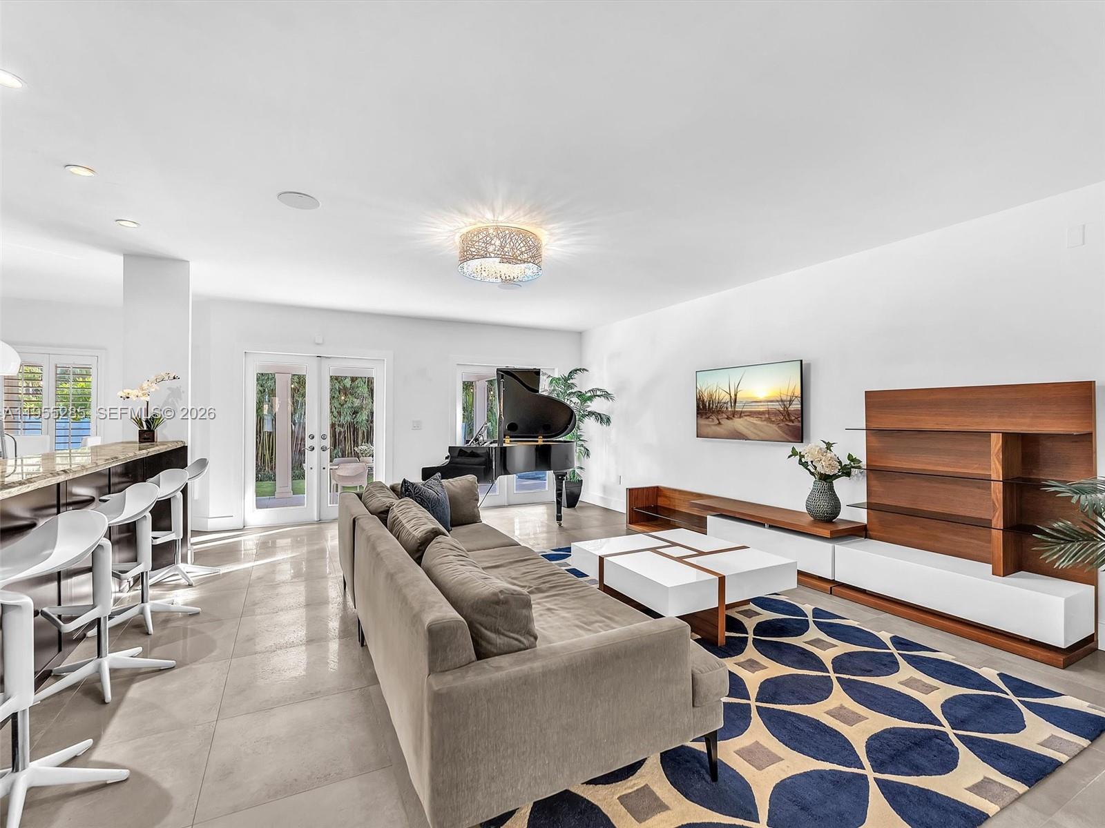 HOLLYWOOD LAKES SECTION - Residential