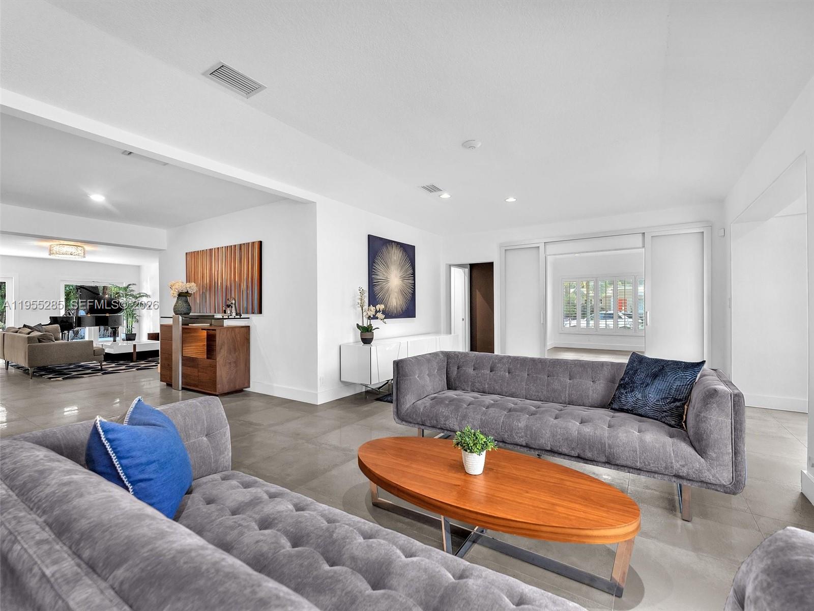 HOLLYWOOD LAKES SECTION - Residential