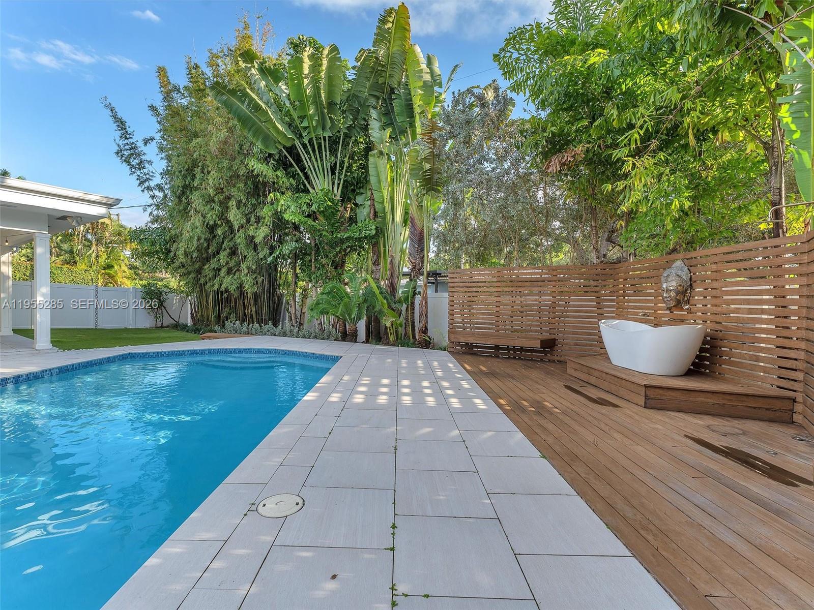 HOLLYWOOD LAKES SECTION - Residential