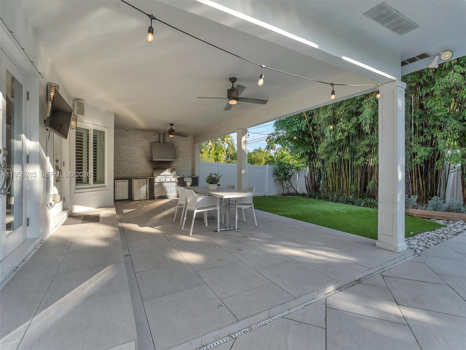 HOLLYWOOD LAKES SECTION - Residential