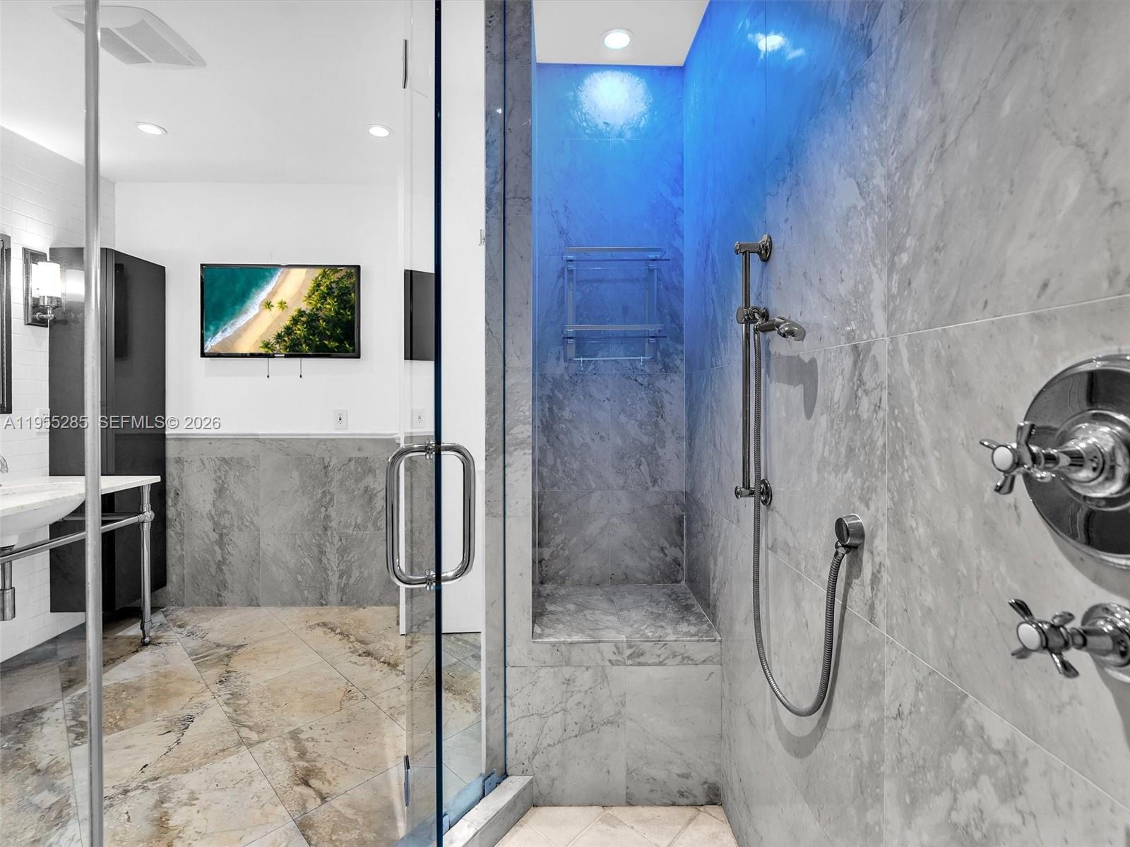 HOLLYWOOD LAKES SECTION - Residential