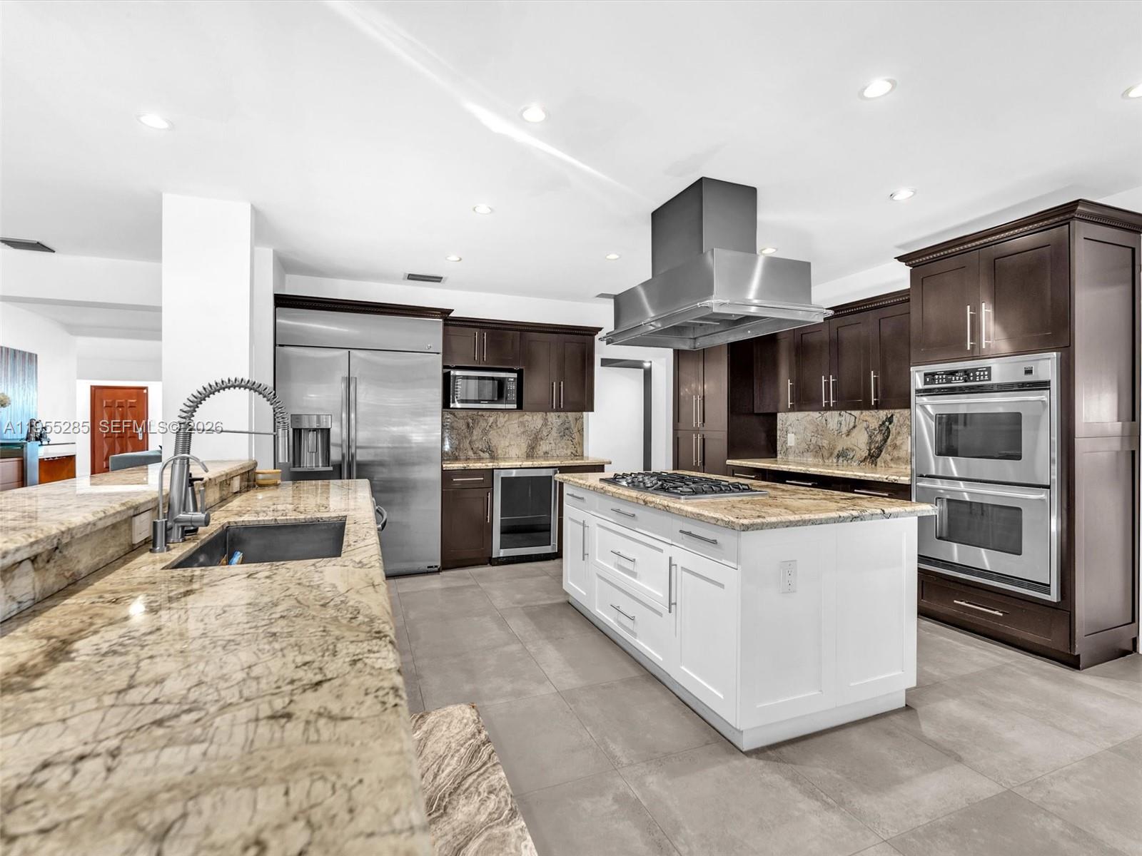 HOLLYWOOD LAKES SECTION - Residential