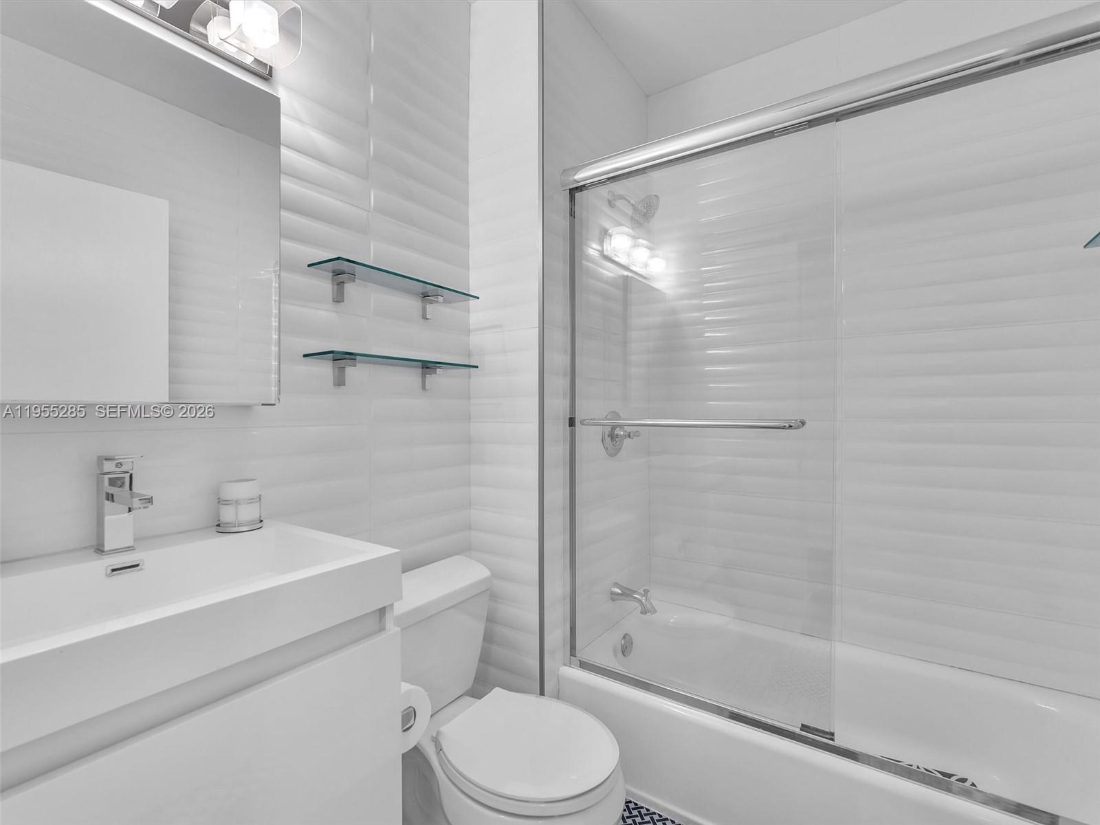 HOLLYWOOD LAKES SECTION - Residential