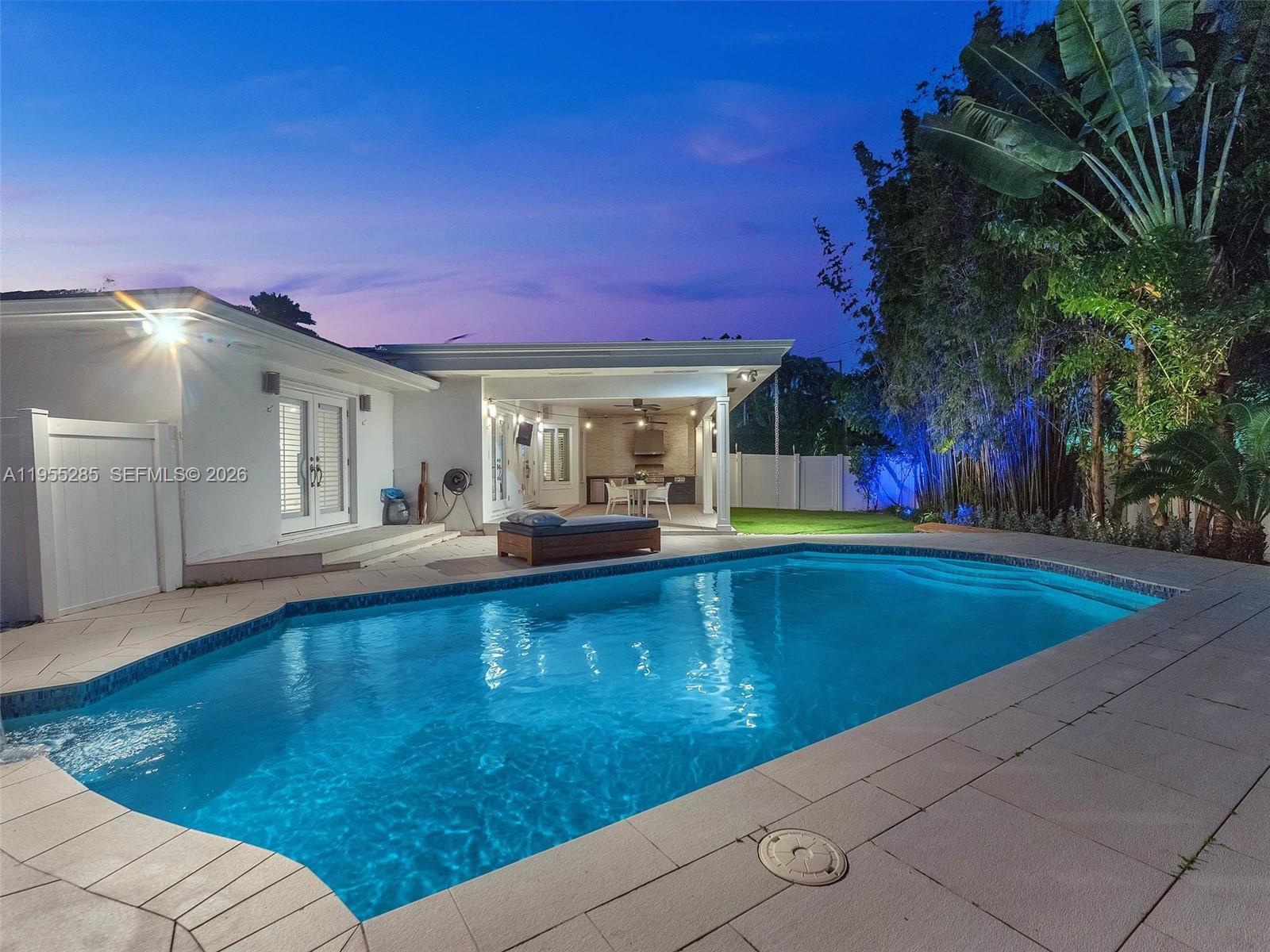 HOLLYWOOD LAKES SECTION - Residential