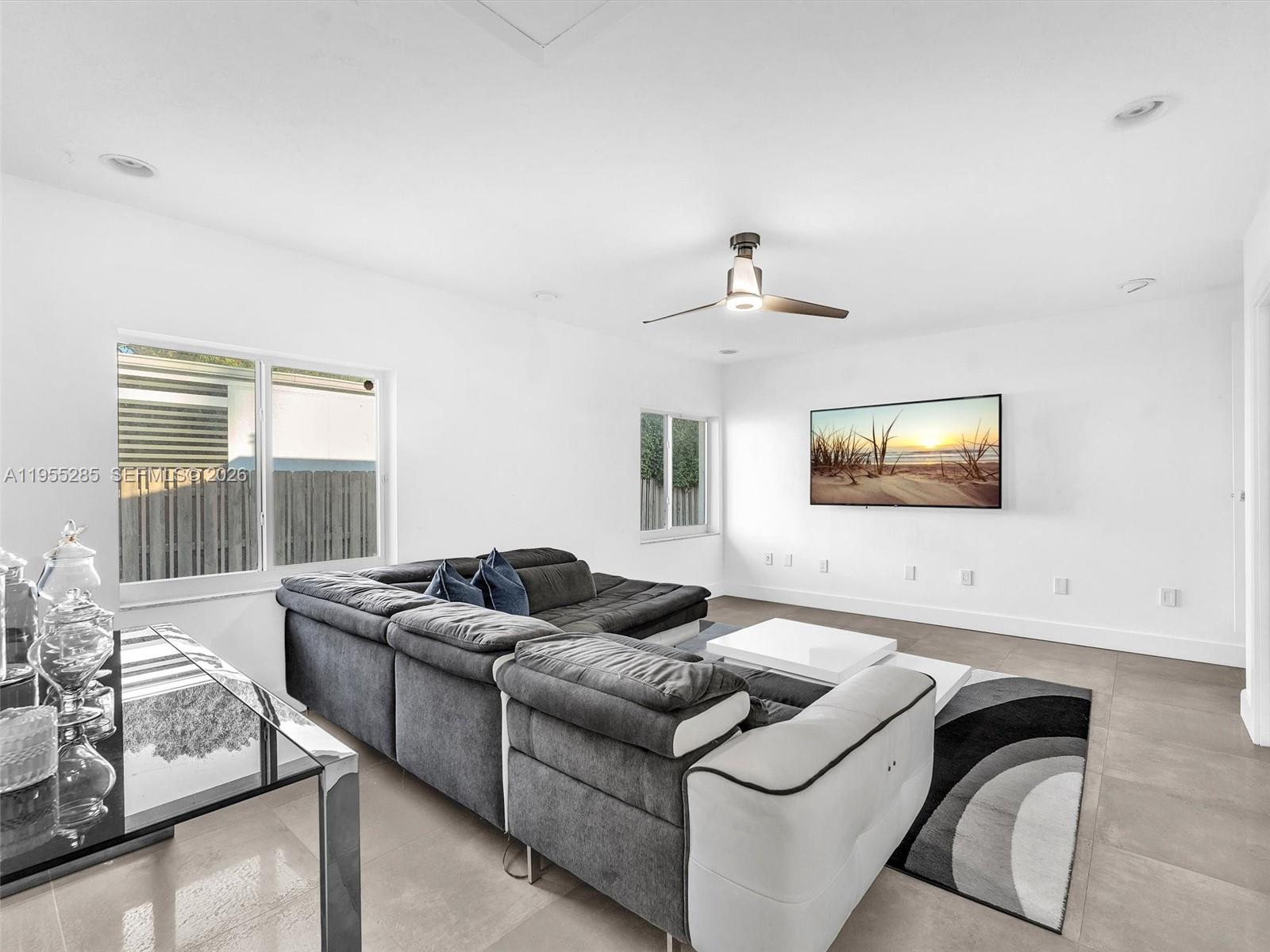 HOLLYWOOD LAKES SECTION - Residential