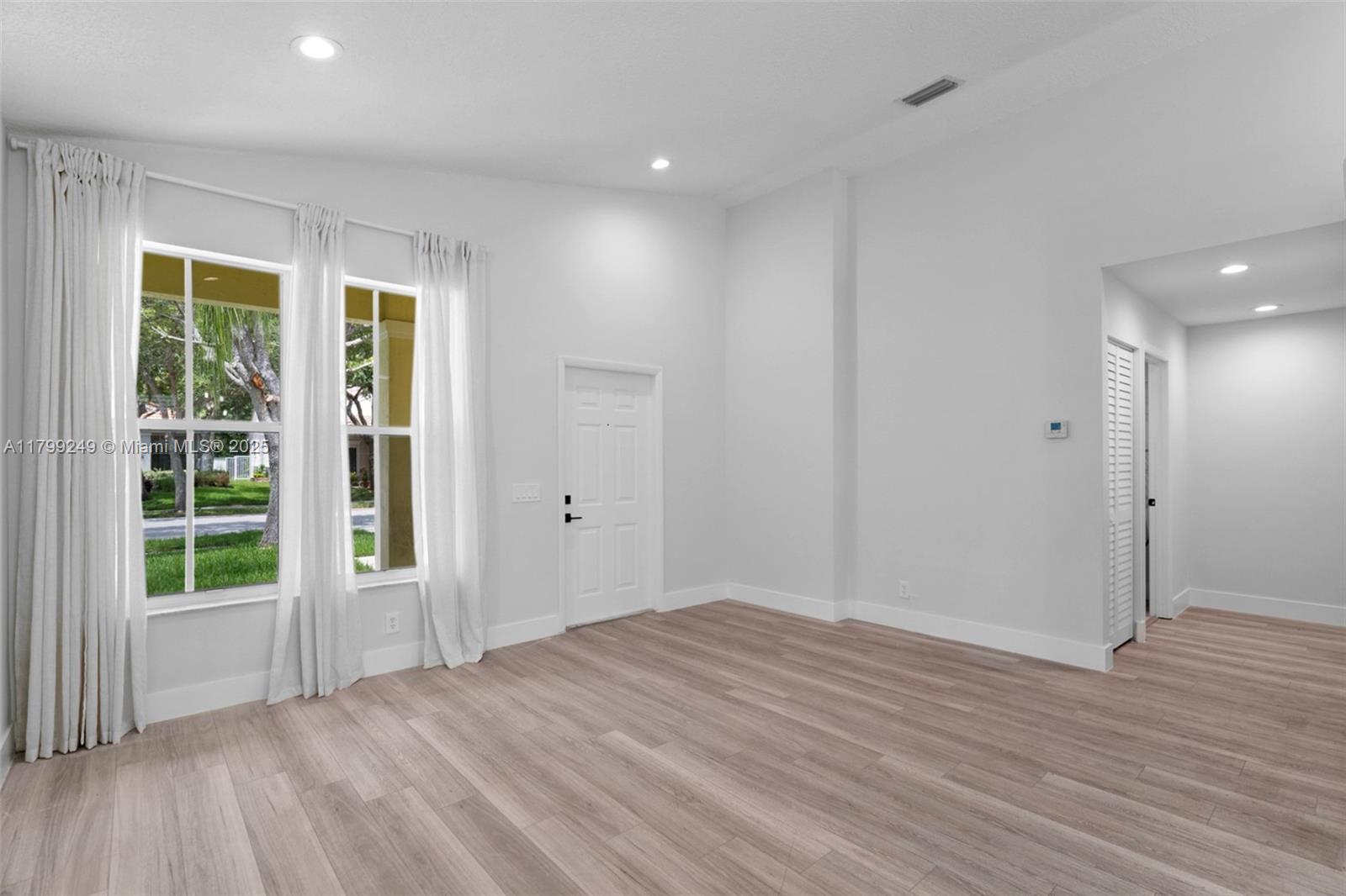 824 Sand Creek Cir