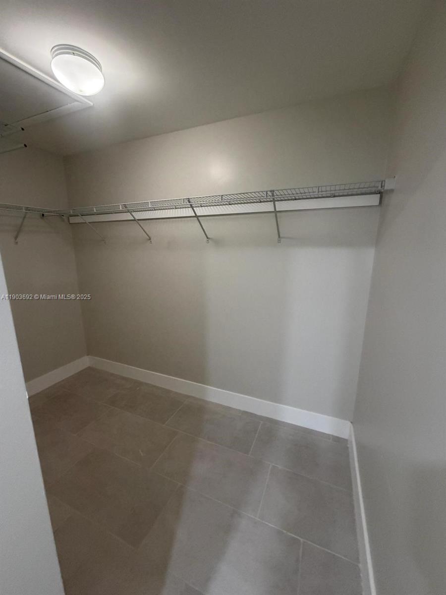 BANYAN TREE FOUR CONDO - Residential Lease