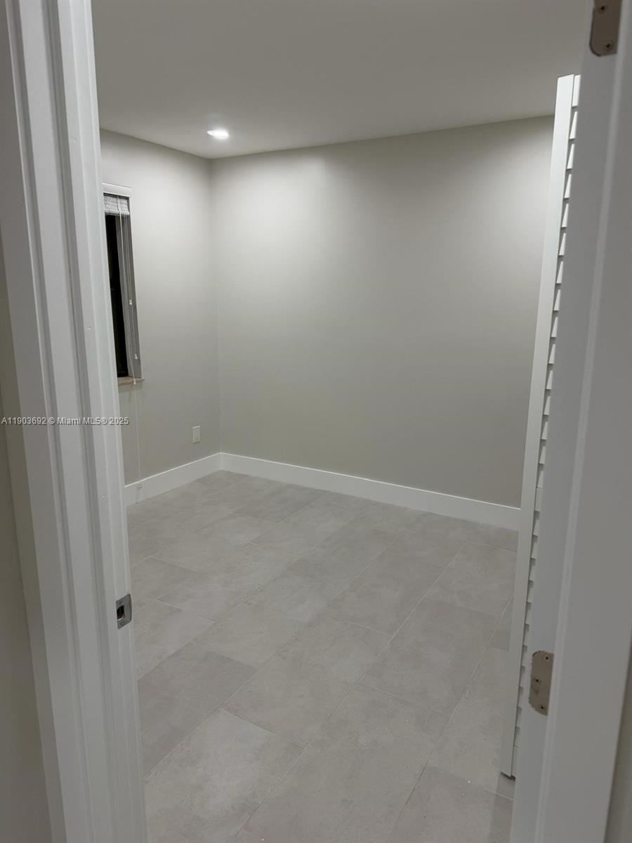 BANYAN TREE FOUR CONDO - Residential Lease