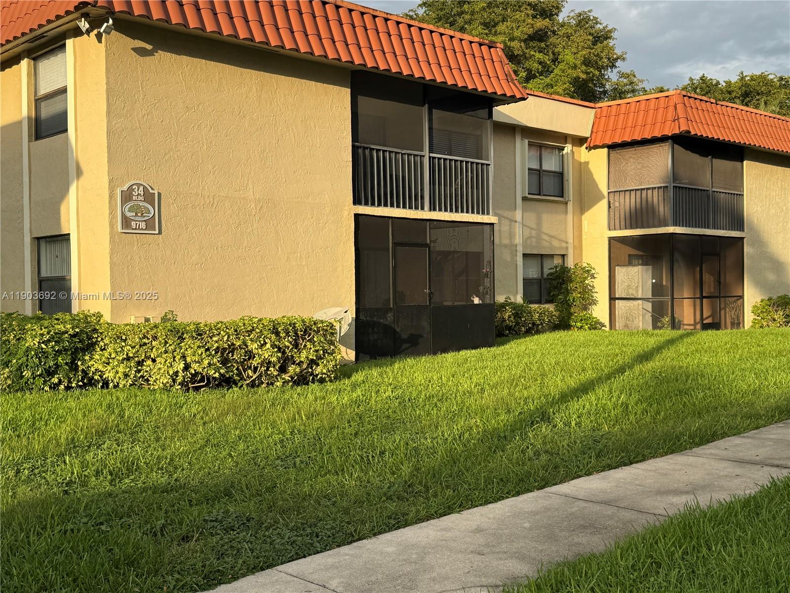 BANYAN TREE FOUR CONDO - Residential Lease