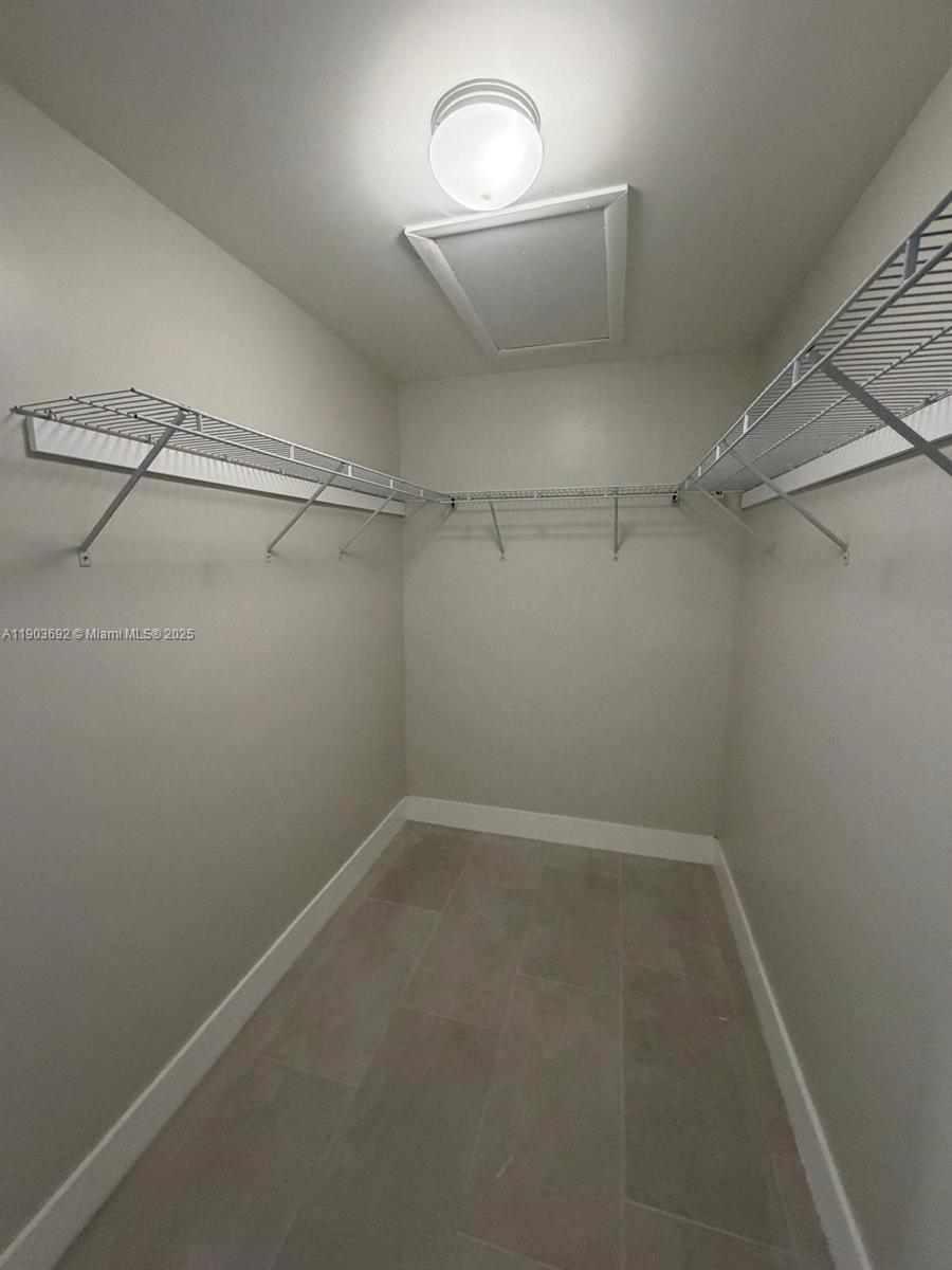 BANYAN TREE FOUR CONDO - Residential Lease