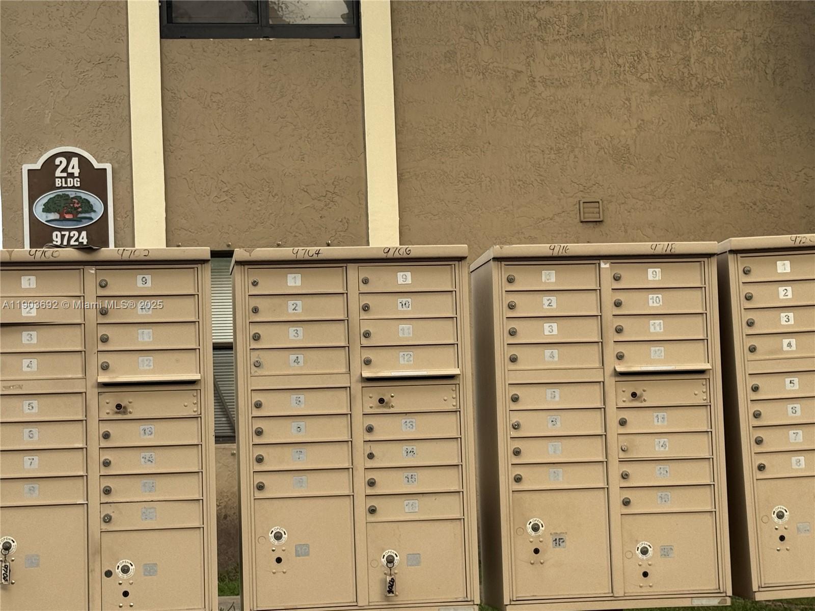 BANYAN TREE FOUR CONDO - Residential Lease