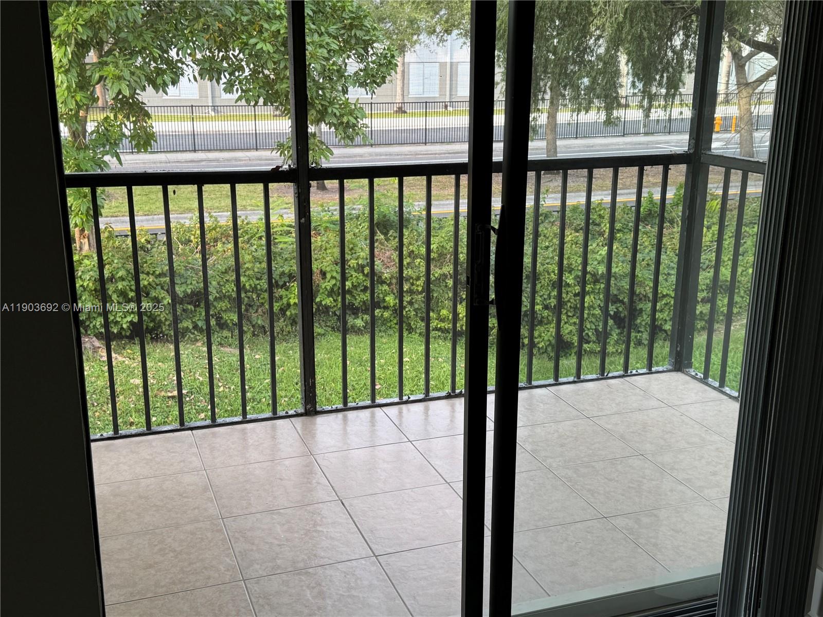 BANYAN TREE FOUR CONDO - Residential Lease