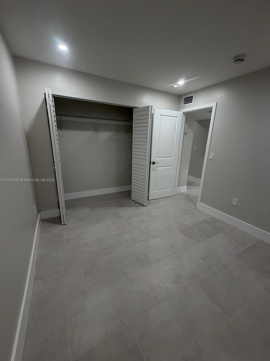 BANYAN TREE FOUR CONDO - Residential Lease