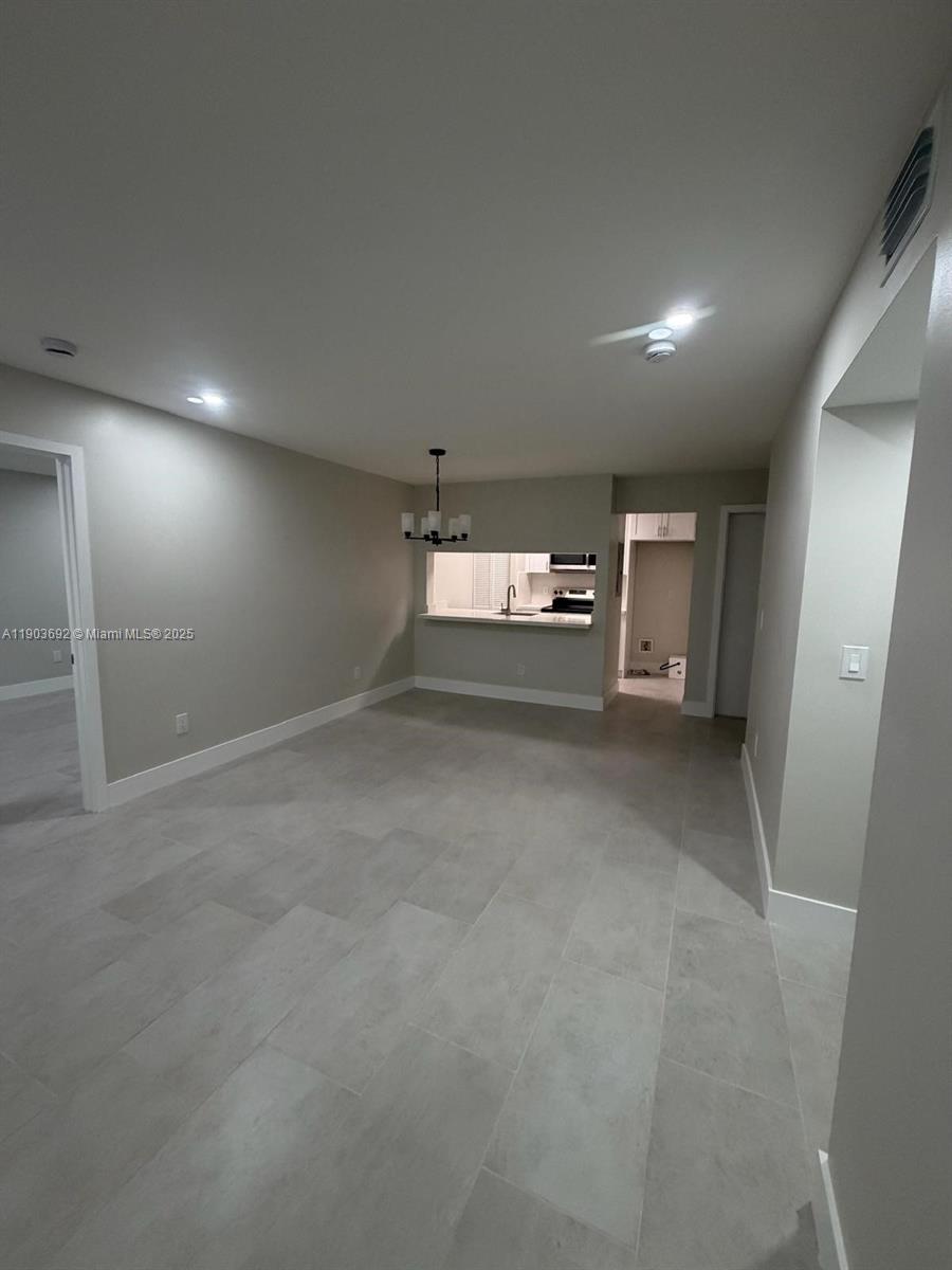 BANYAN TREE FOUR CONDO - Residential Lease