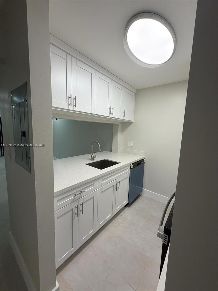 BANYAN TREE FOUR CONDO - Residential Lease