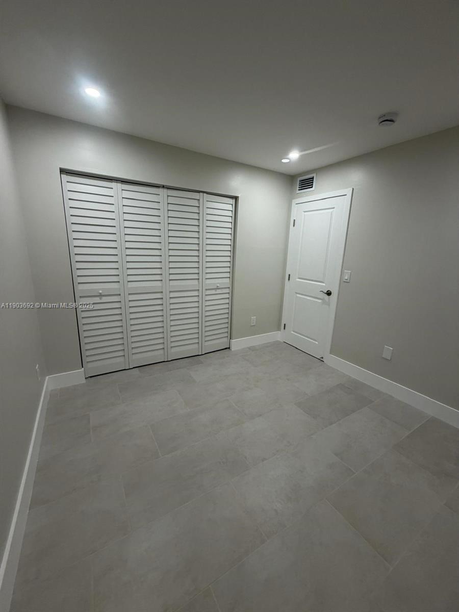 BANYAN TREE FOUR CONDO - Residential Lease