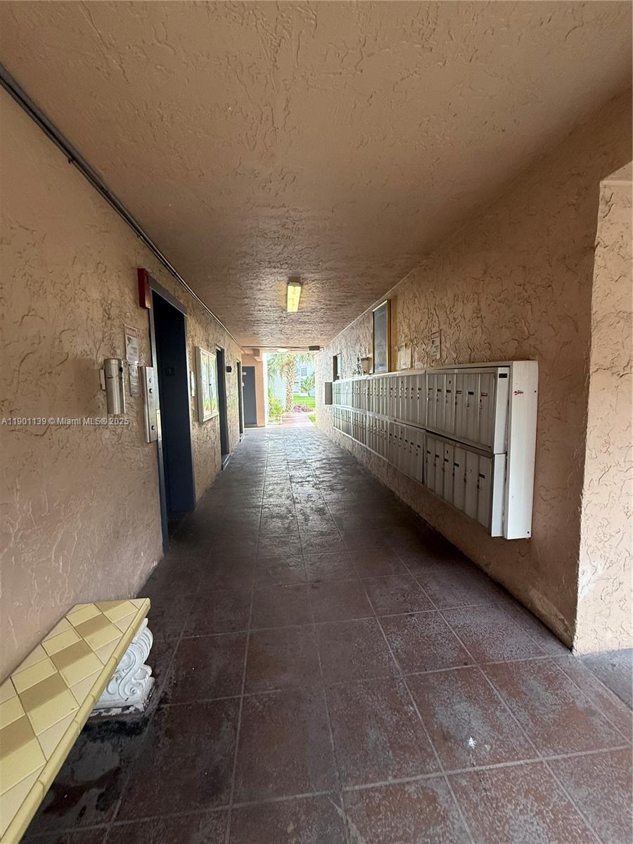 View photos, virtual tours, details... 2850 Somerset Dr 202L